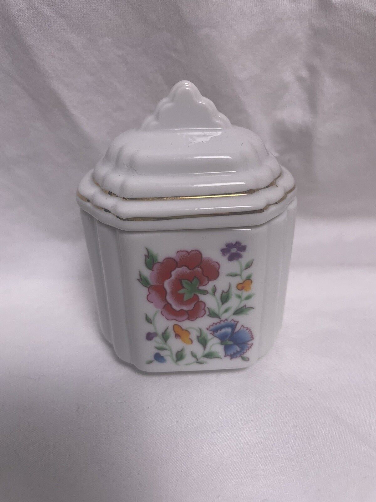 Vintage ceramic floral trinket box with lid made in Japan
