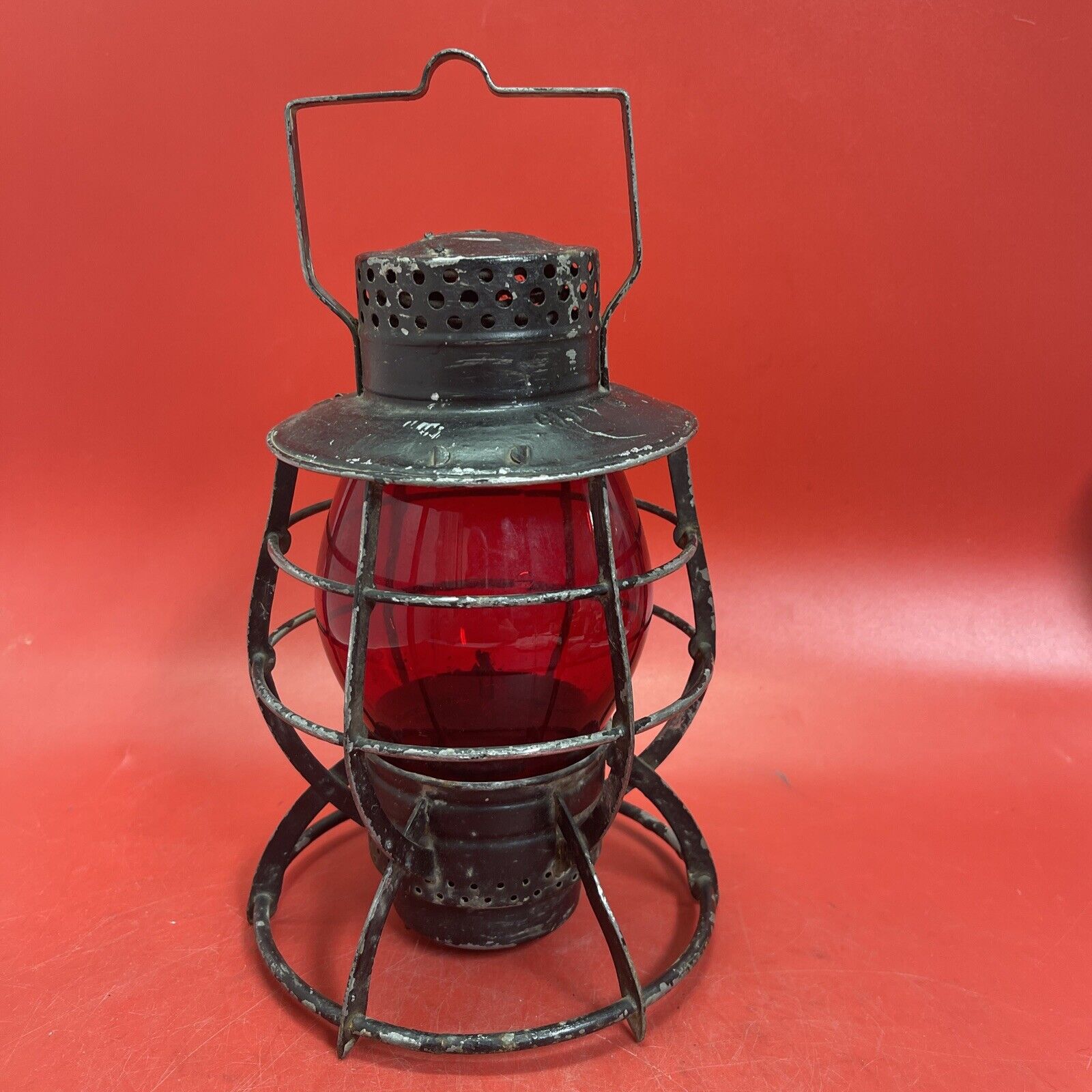 Dietz No. 39 New York Steel Clad Railroad Lantern w/ Red New York Globe