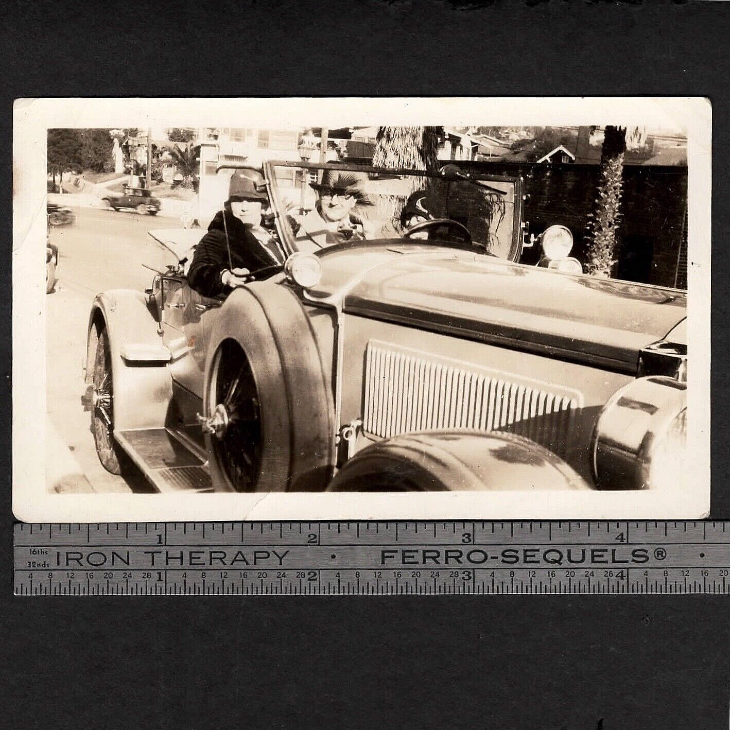 CarSpotter: 1920s Packard Wire Wheel Roadster w 3 Folks: Vintage SNAPSHOT Photo