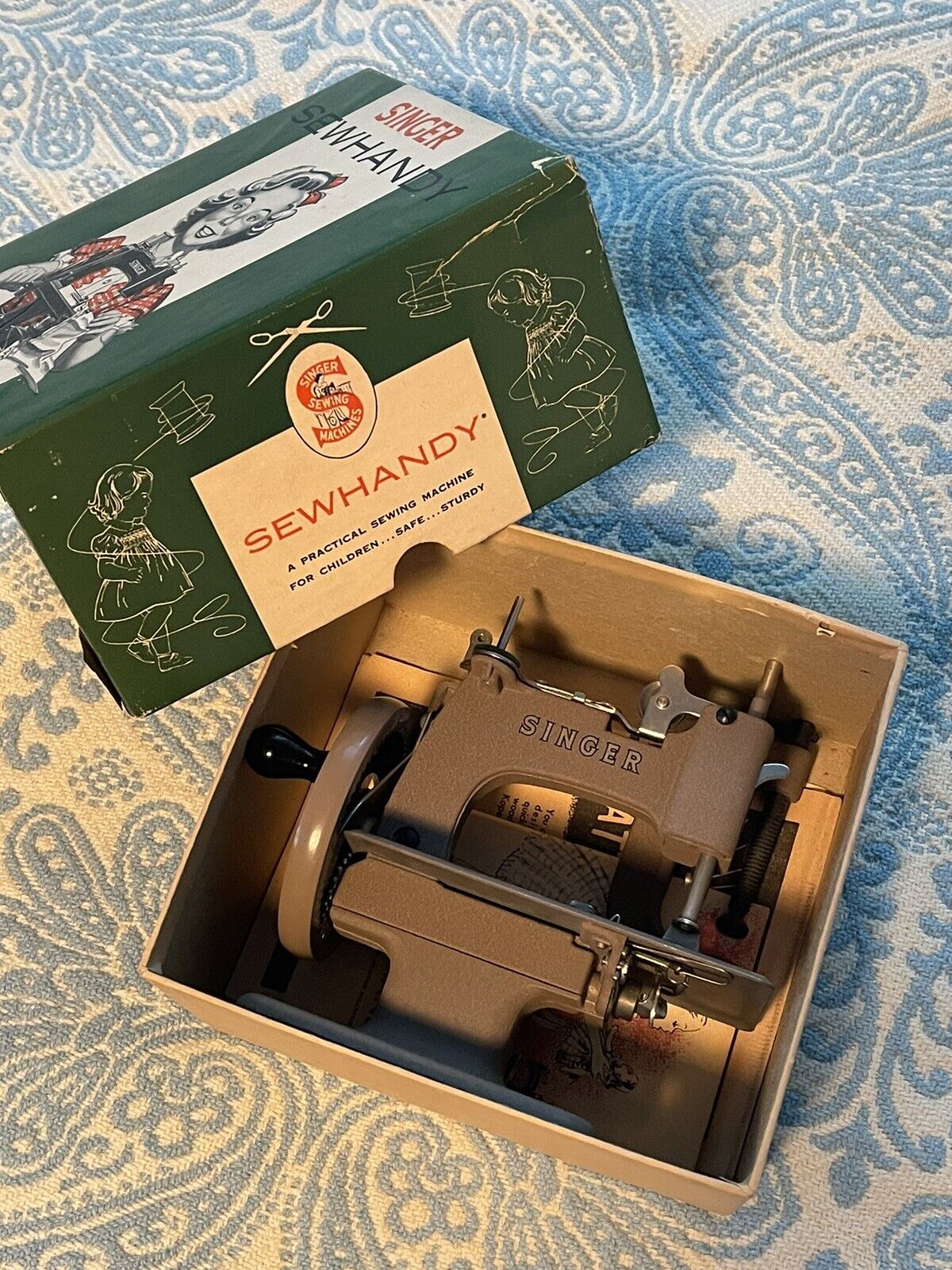 Singer Model 20 Sewhandy with box & Accessories kids Hand Crank Sewing Machine