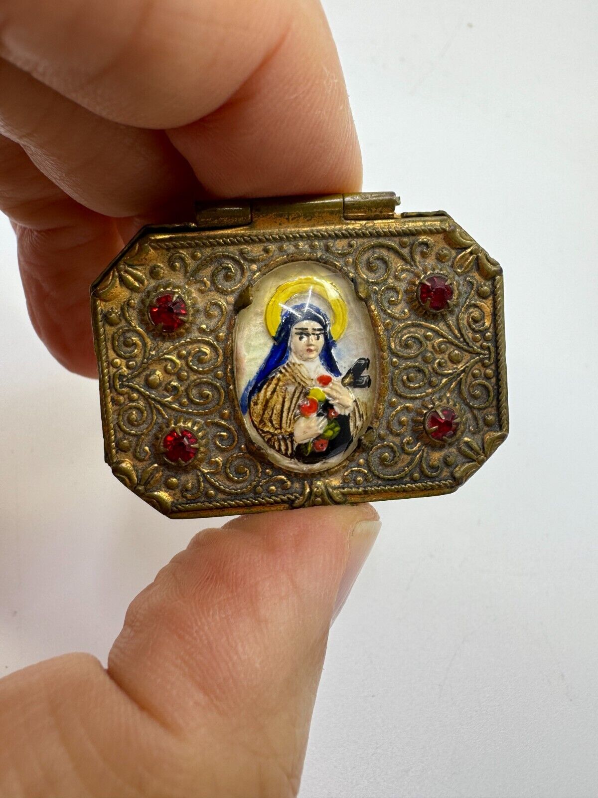 Antique St. Theresa Gold Toned Jeweled Rosary/Pill Box with 1 Rosary