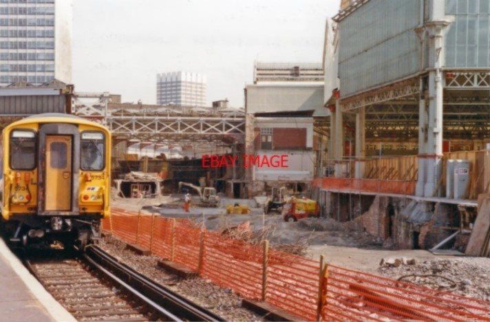 PHOTO  WATERLOO RAILWAY STATION LONDON SE1 1990 VIEW DURING CONSTRUCTION OF INTE