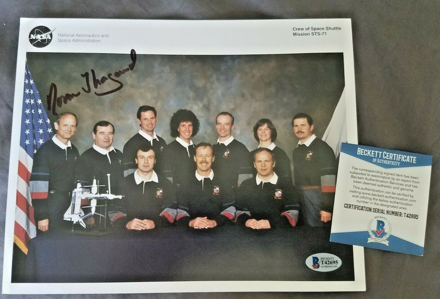 NASA STS-71 ATLANTIS CREW PHOTO signed by NORM THAGARD BECKETT CERT