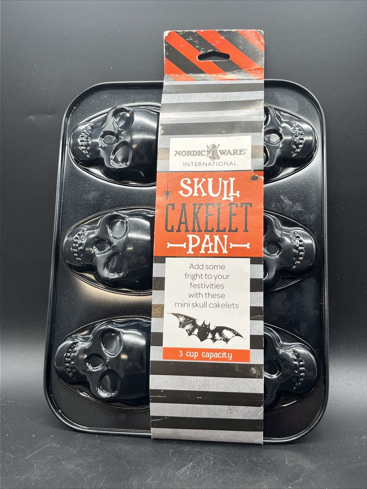 NEW ~ Nordic Ware Skull Cakelet Baking Pan 3 Cup Capacity 6 Cakes ~Halloween B11