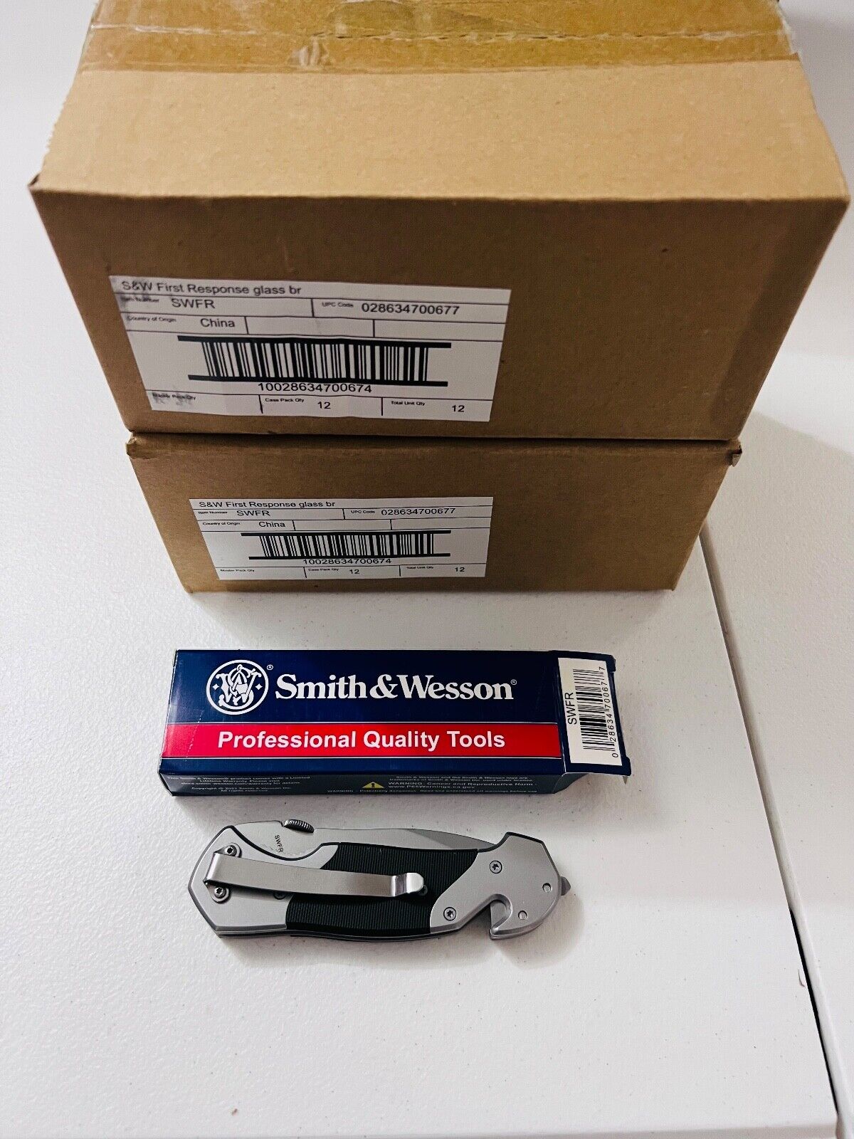 Lot of 27 Brand New Smith & Wesson Folding Pocket Knife Folder SWFR