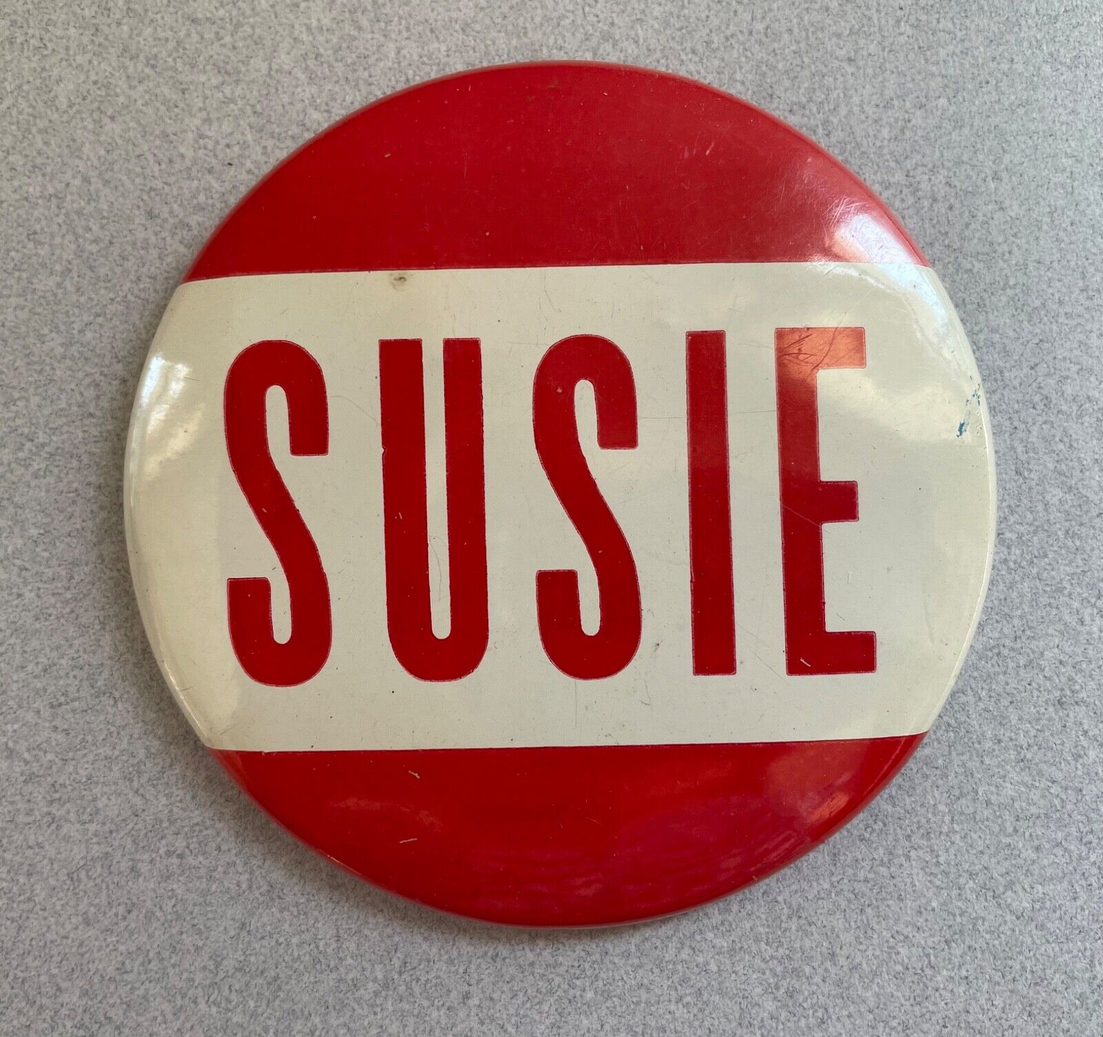 Vintage Late 1950s SUSIE Red and White Pinback Button Pin 3-1/2” 