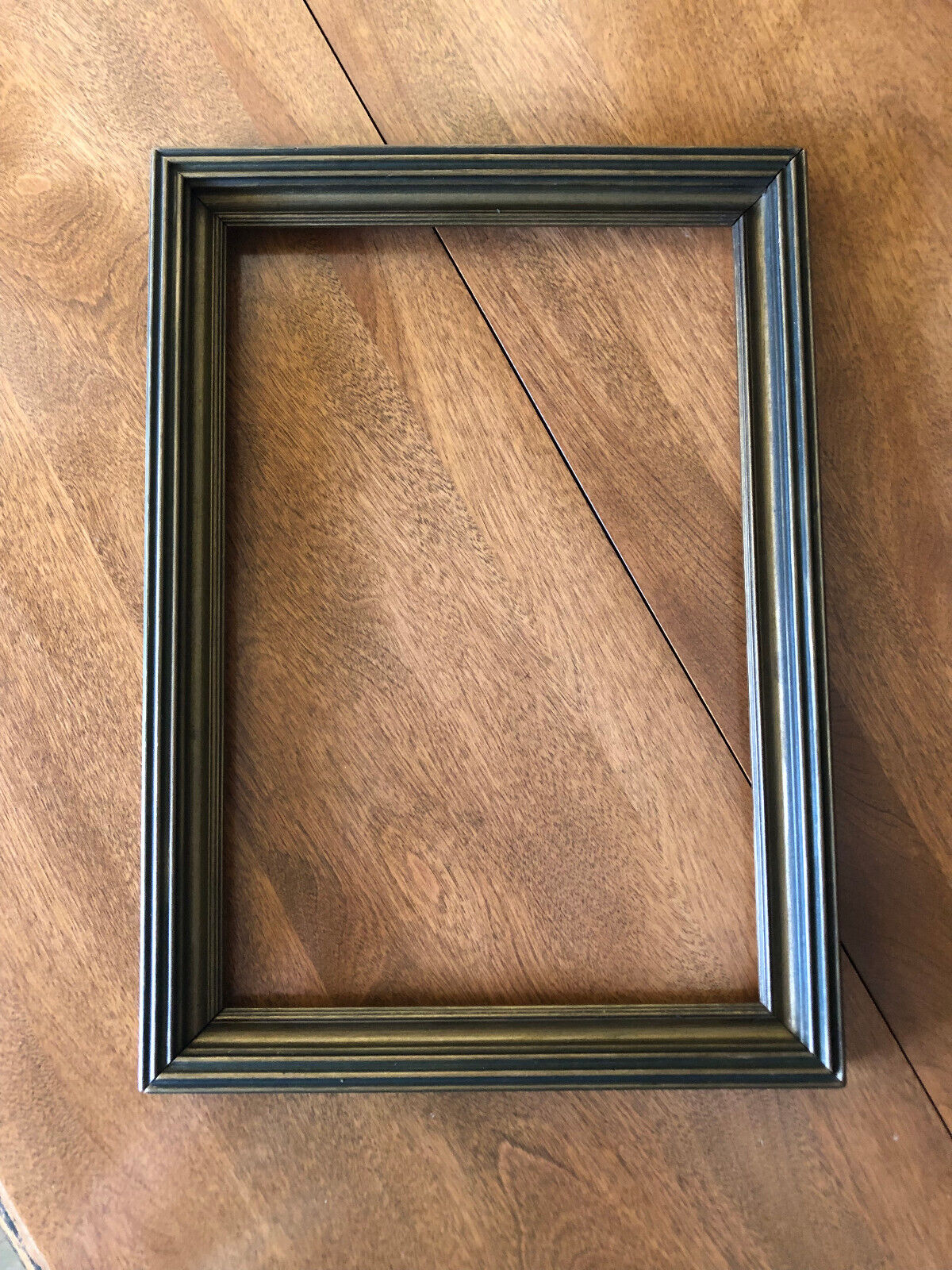 VTG 1930s Art Deco Wood  Picture Frame ; Great Look; Holds 7 3/4\