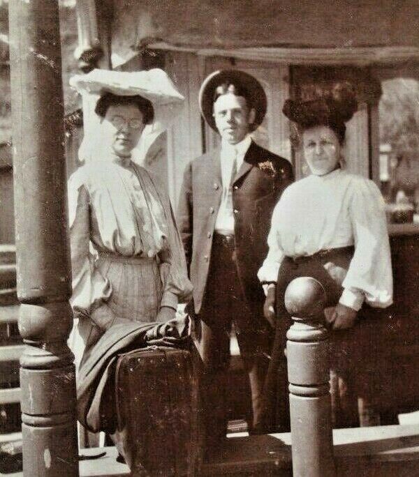 C.1880s Family. Wild West Look. Eye Glasses. Women. Victorian Sun Hats. Man. VTG