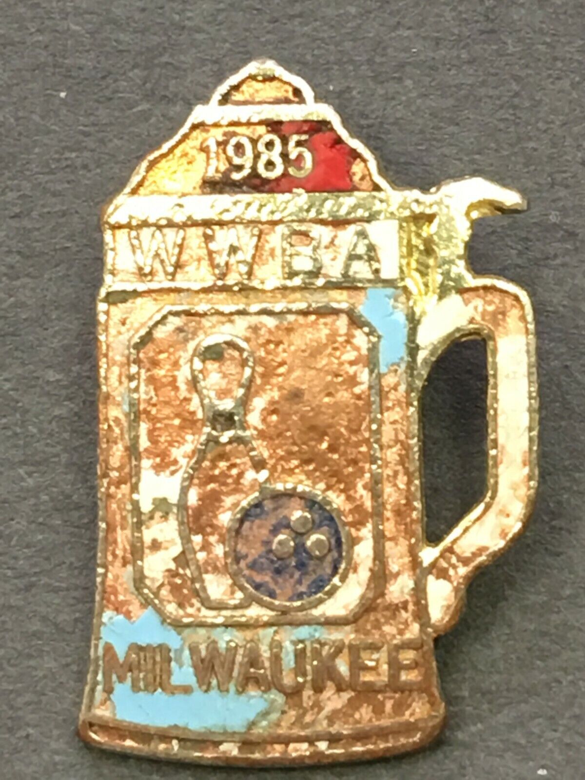 Wisconsin Woman\'s Bowling WWBA Milwaukee WI Beer Stein Tack Pin Lapel 1985