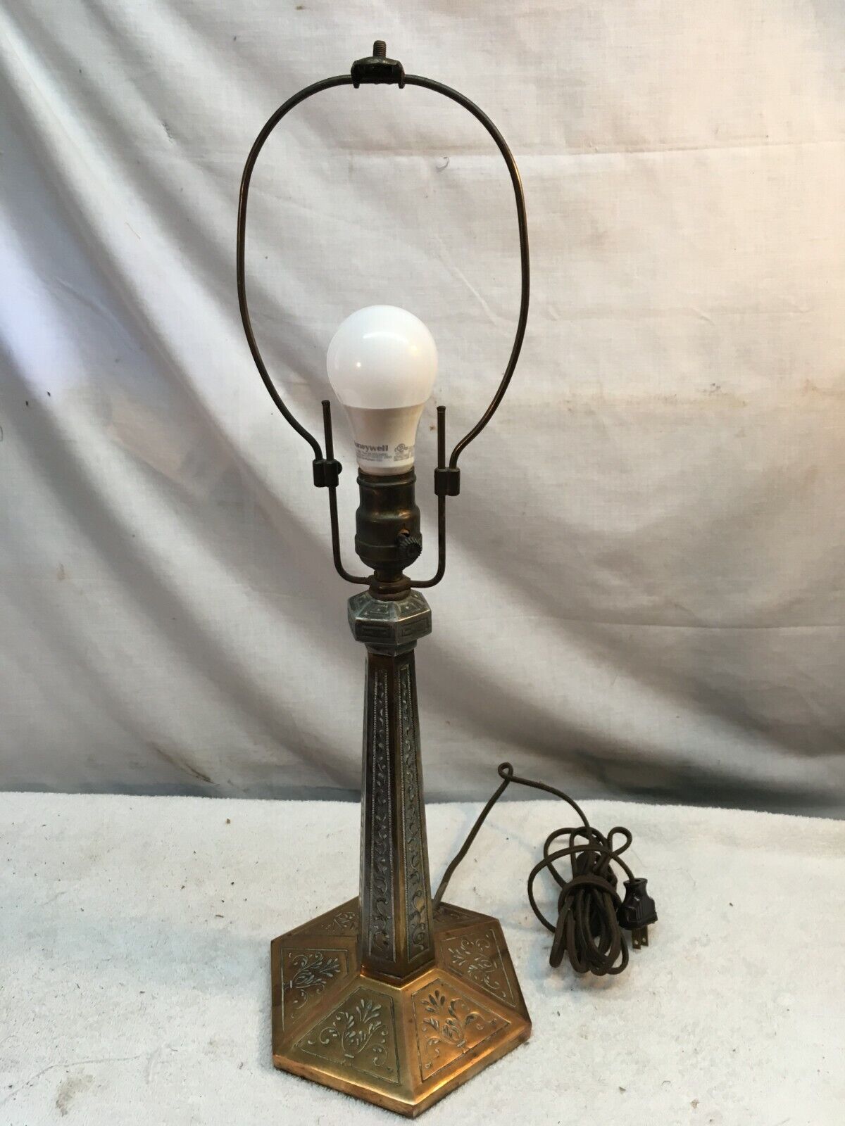  Antique Brass New  3 Way Switch  Table Lamp Working Good 