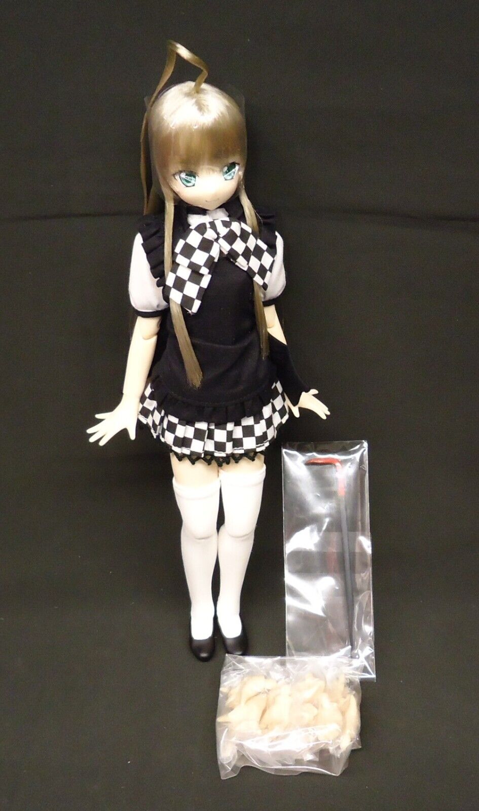 Azone Haiyore Nyaruko-san Nyarlathotep Pure Neemo Doll Figure
