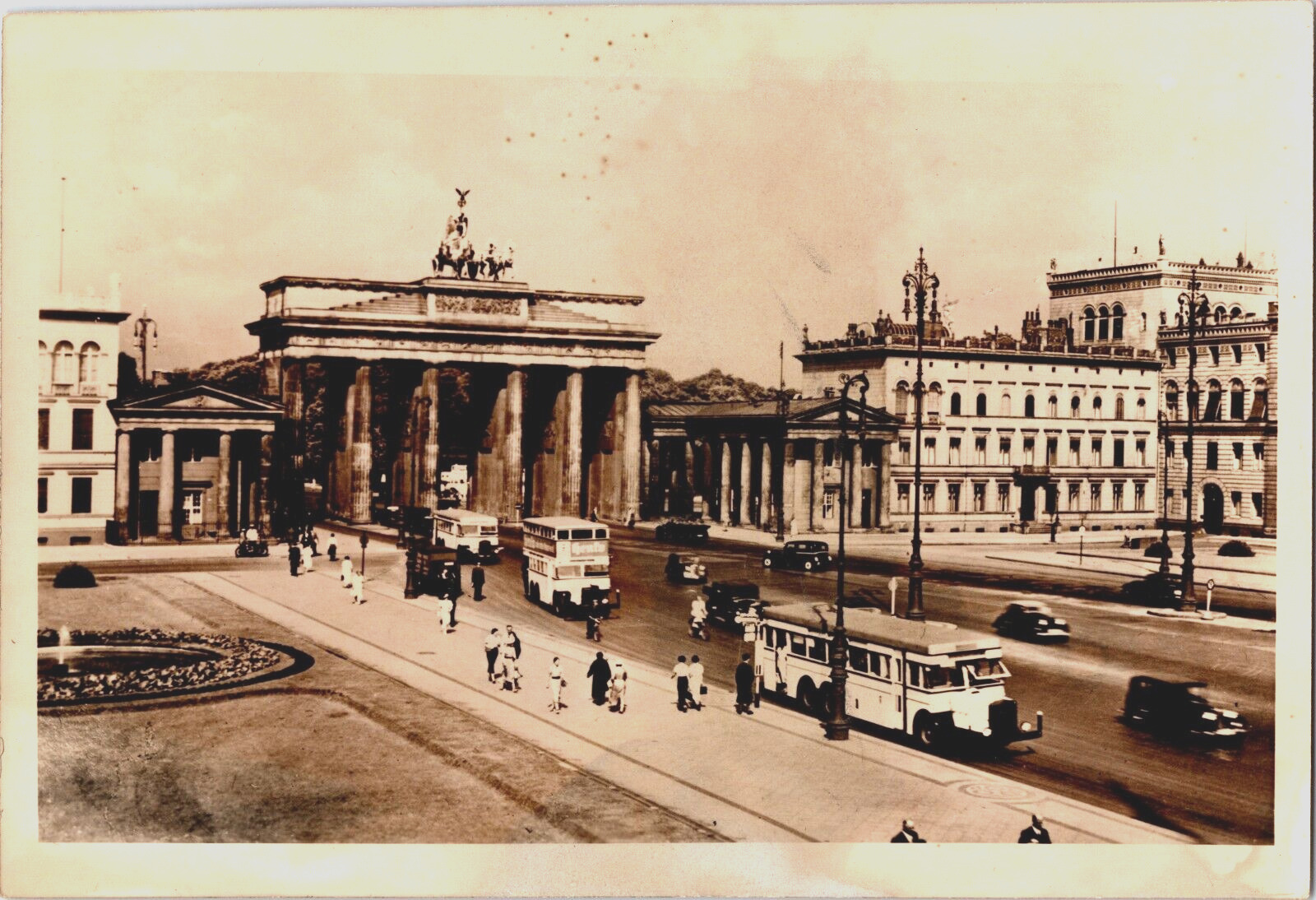 1930\'s RARE original photo Berlin -Berlin-Mitte, Brandenbur Gate - vehicles  5x7