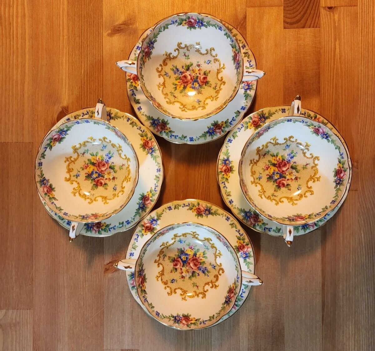 Paragon Minuet by Appointment HMTQ & HMQMary Cream Soup Bouillon Bowls w Saucers