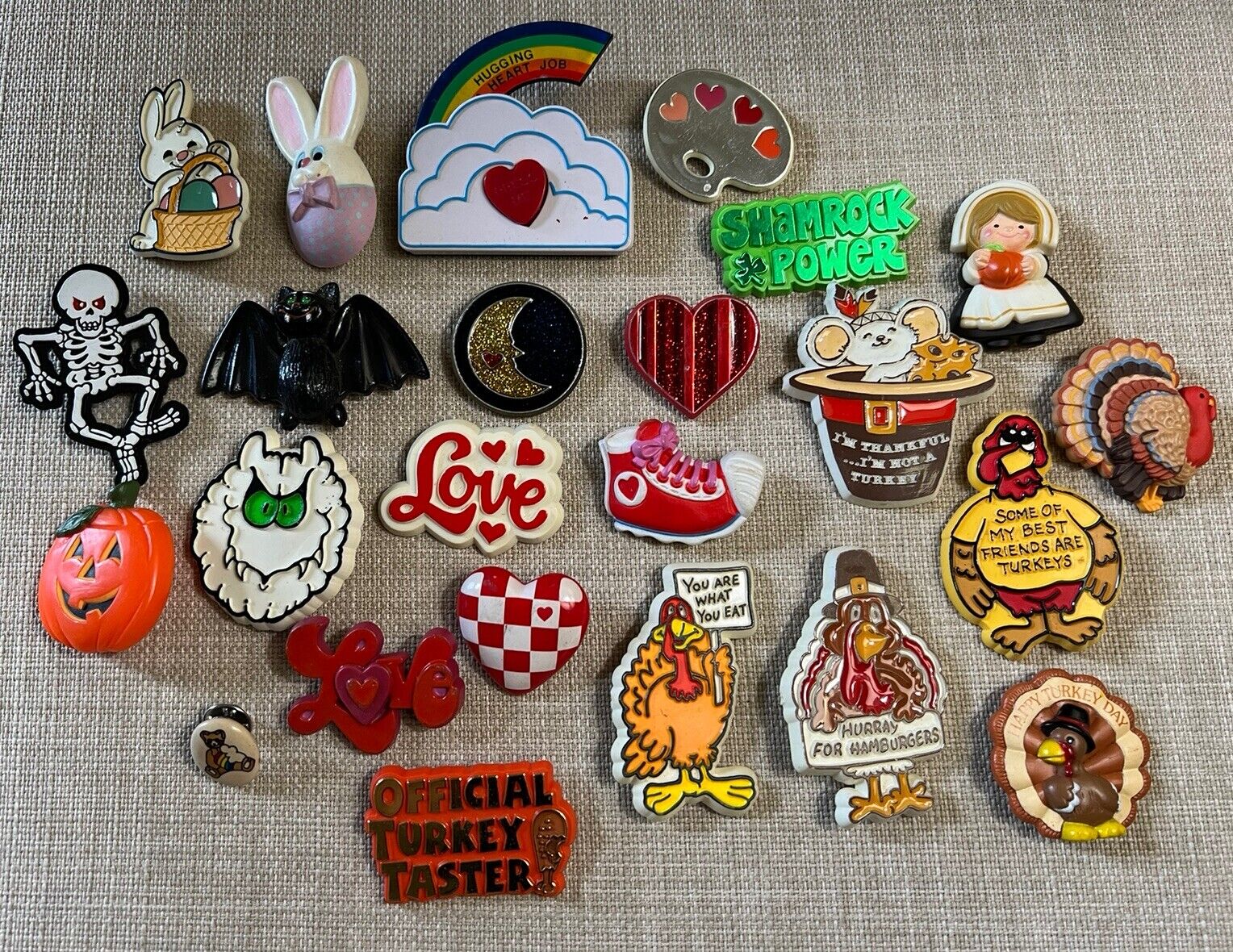 Vintage 1980s Hallmark Pins Turkeys Hearts Halloween Easter x20 Plastic Russ Etc