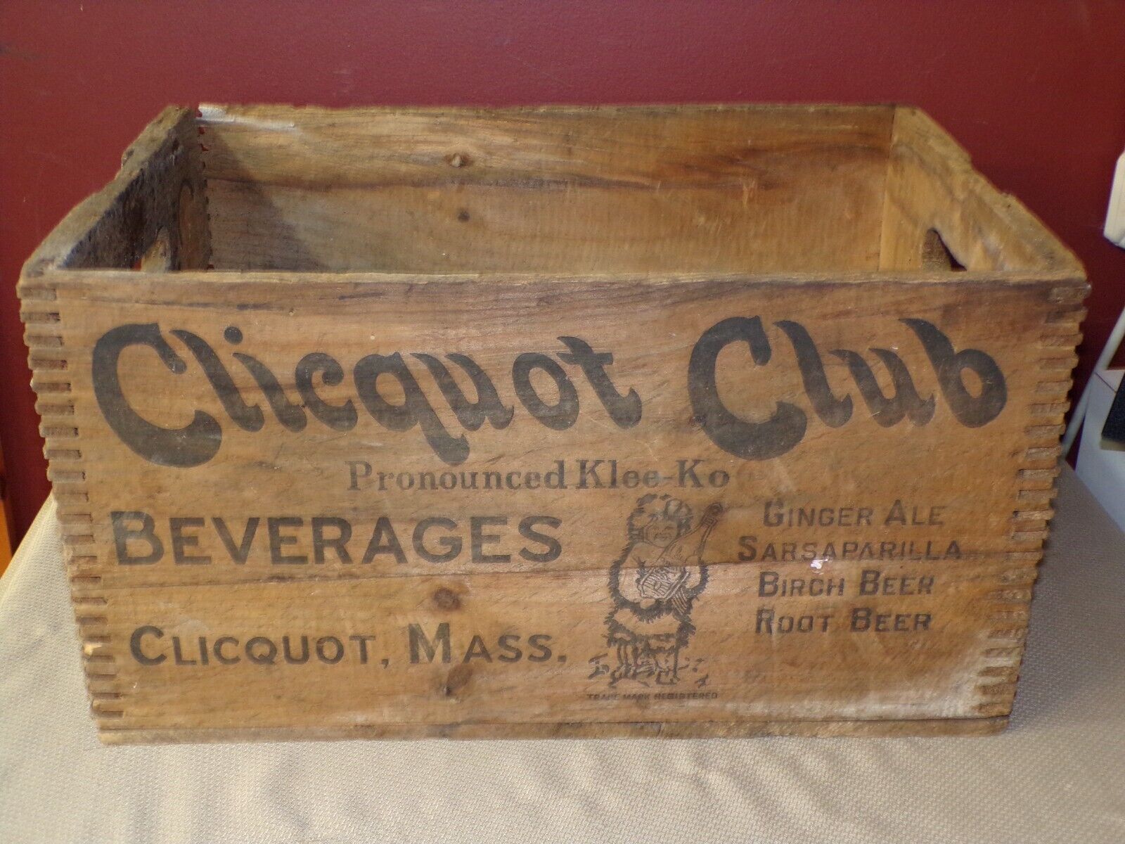 Vintage Clicquot Club Soda Crate W/ Eskimo Logo - Dovetailed - Clicquot, Mass.