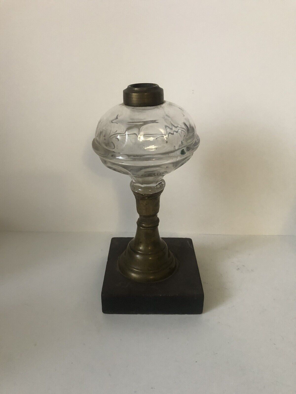 ANTIQUE VICTORIAN  GLASS OIL LAMP ON A BRASS WITH   BASE