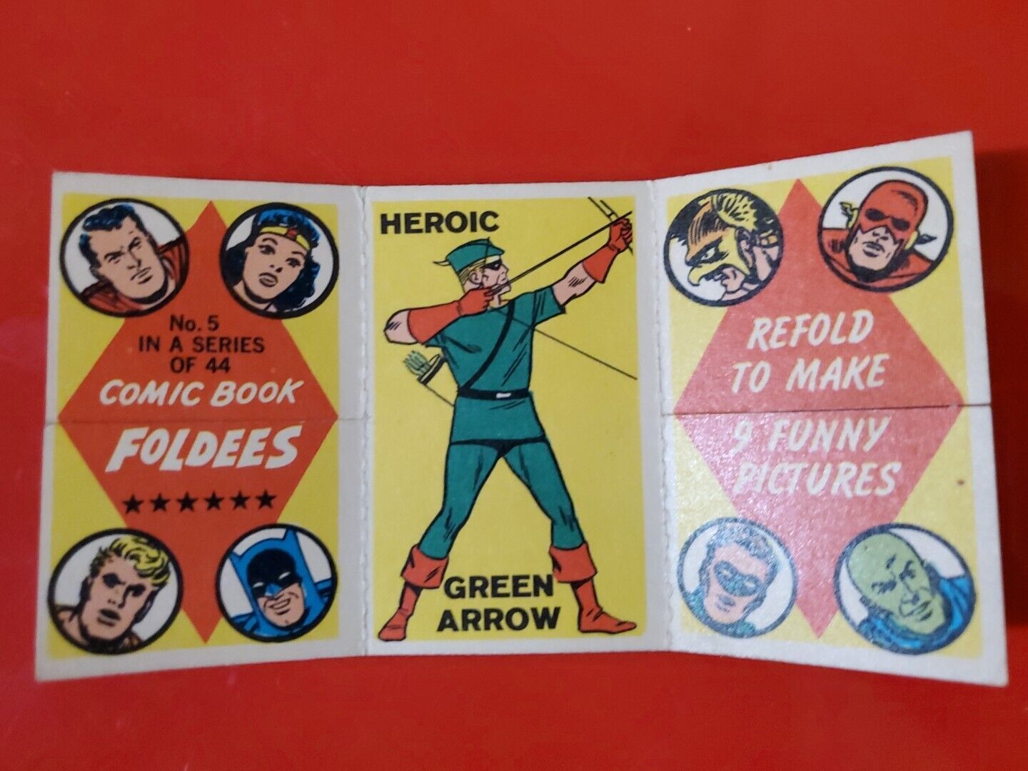 1966 Topps Comic Book Foldees #5 Green Arrow Starlet Crying Baby Folding Card
