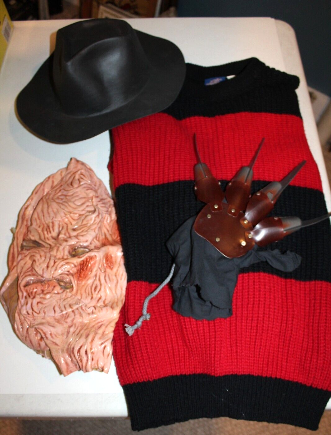 VTG Nightmare on Elm Street Freddy Krueger Sweater Glove Hat & Mask 1980s 90s