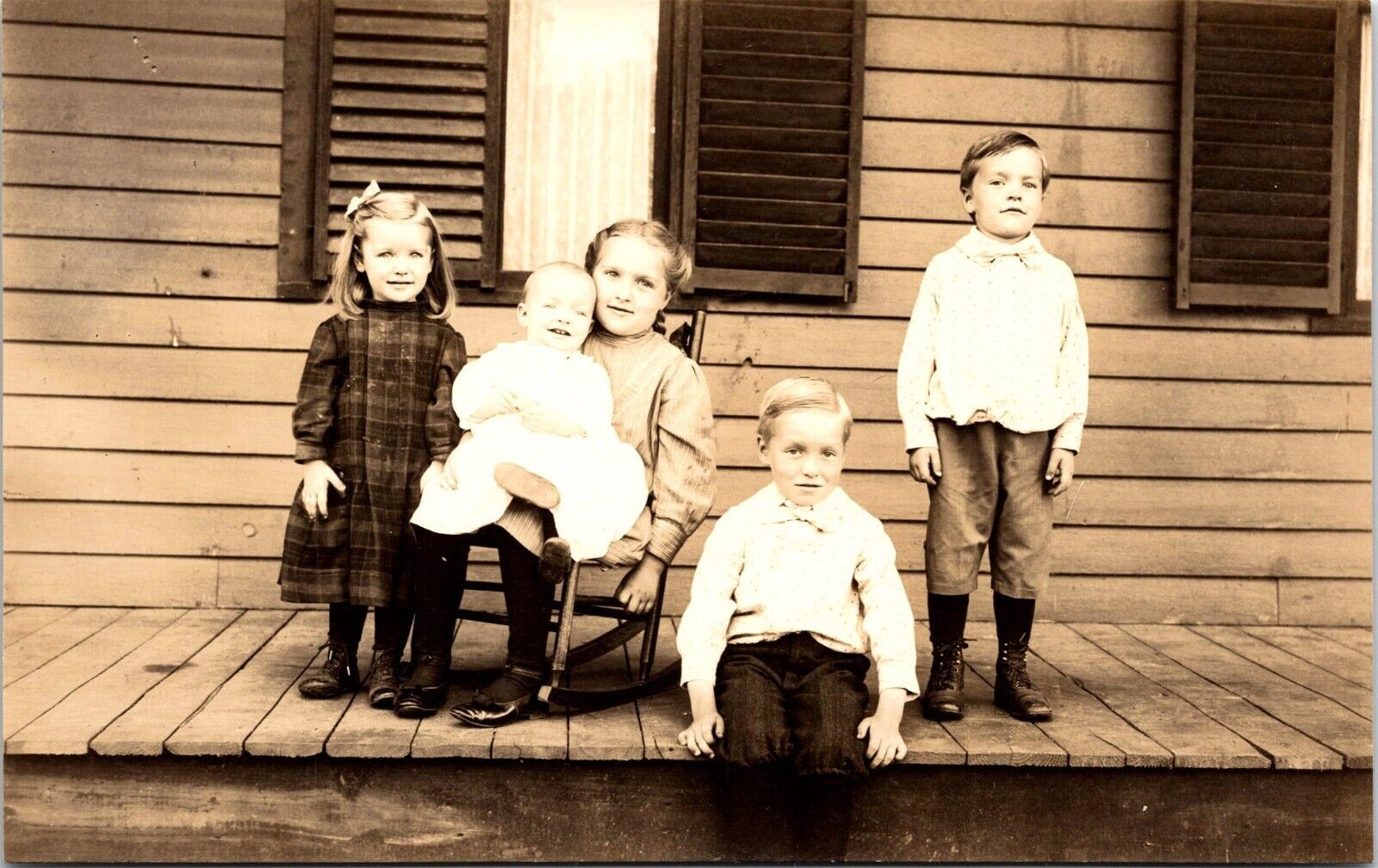 PORTRAIT OF FIVE ADORABLE SIBLINGS ON A FRONT PORCH  : CYKO : RPPC   1911