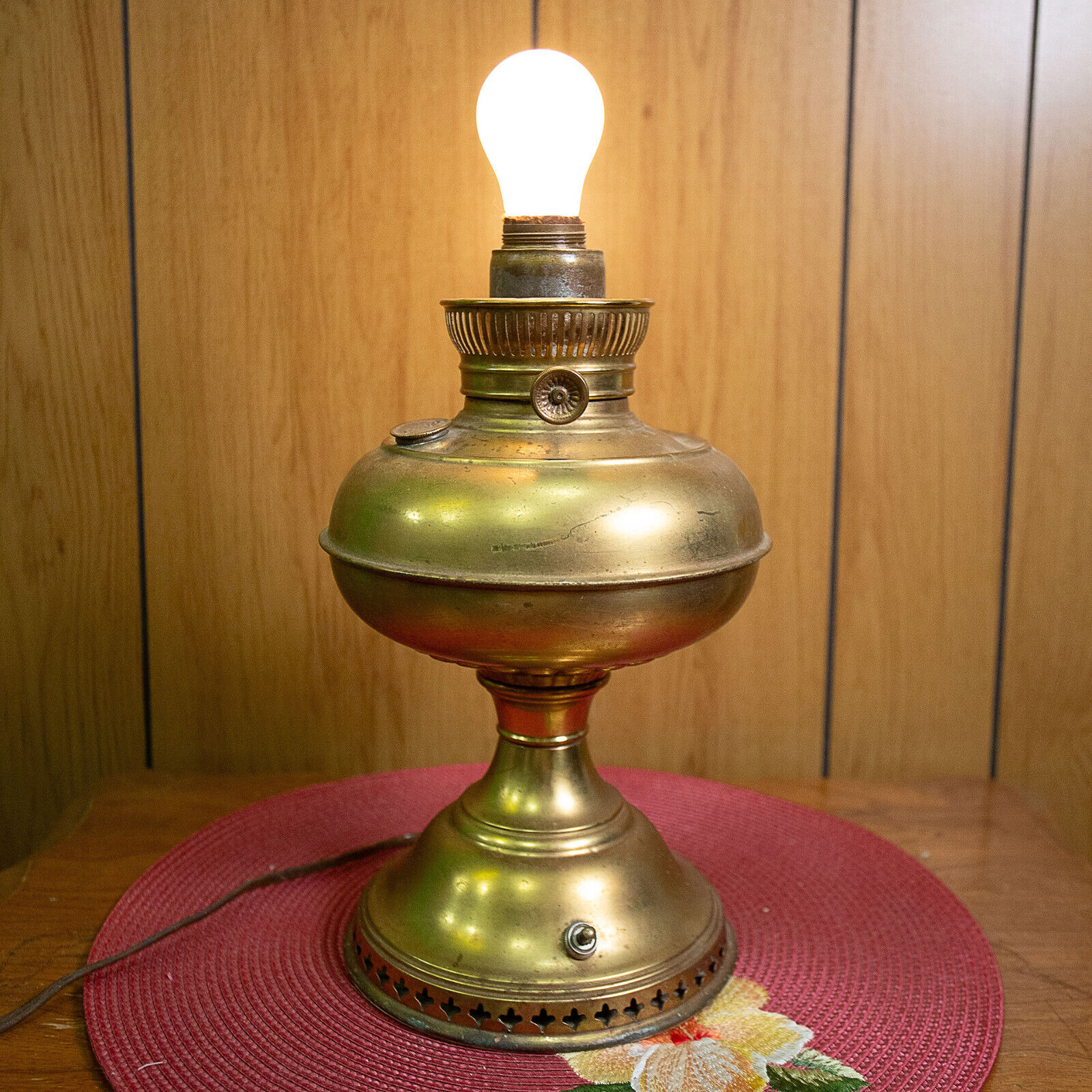 Vtg Antique Brass Rayo Oil Lamp Kerosene Electric Electrified Lamp Light