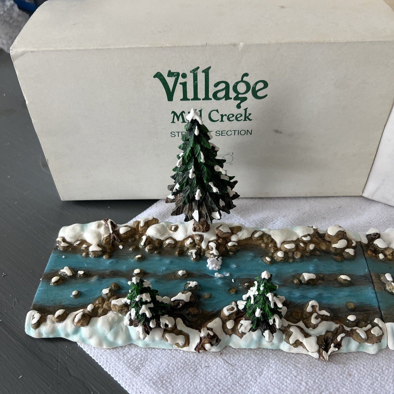Dept 56 Village Mill Creek Straight #52633 & Curved #52634 Sections with 3 Trees