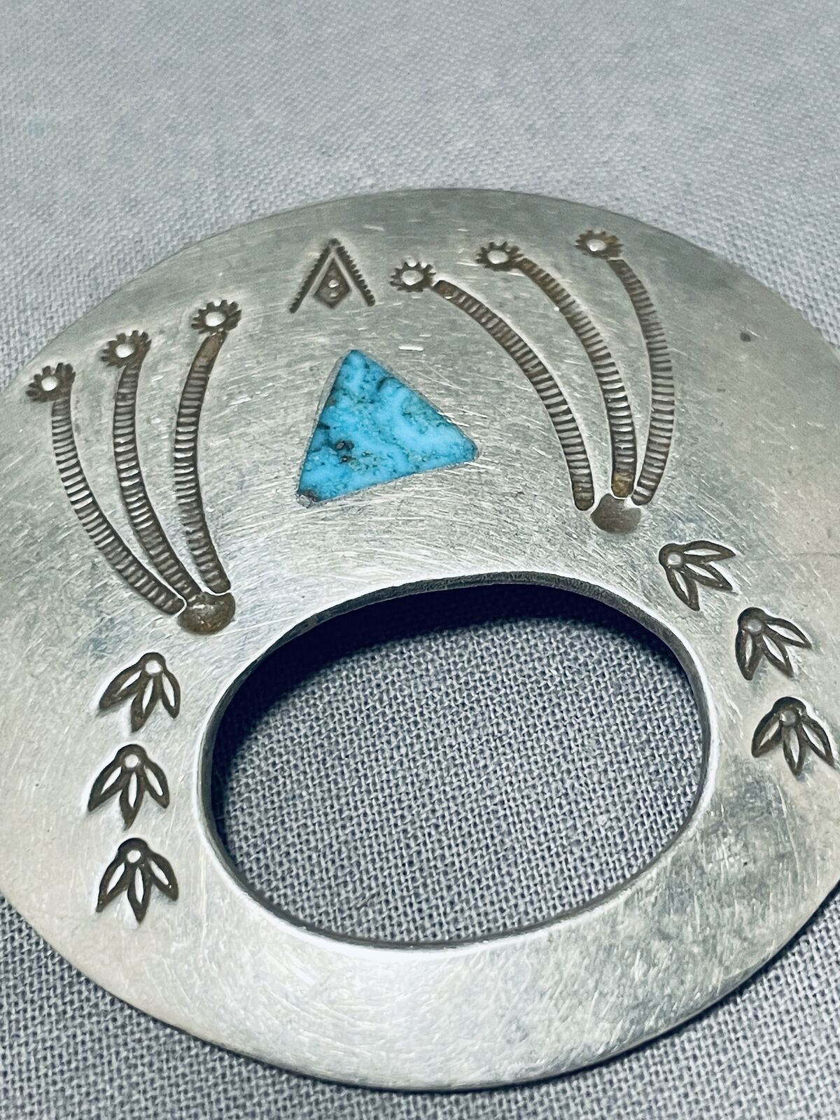 EXCEPTIONAL VINTAGE NAVAJO BLUE DIAMOND TURQUOISE STERLING SILVER PIN