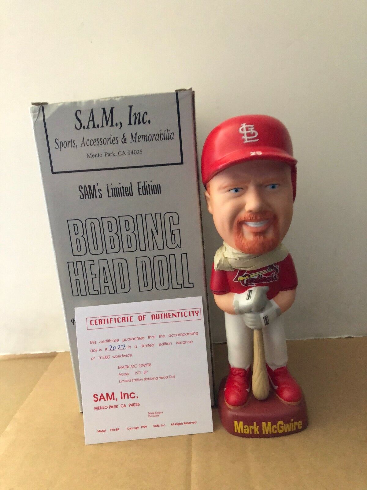 Mark McGwire St Louis Cardinals (Red Jersey) SAM\'s Bobbing Head Doll w/ COA NIB
