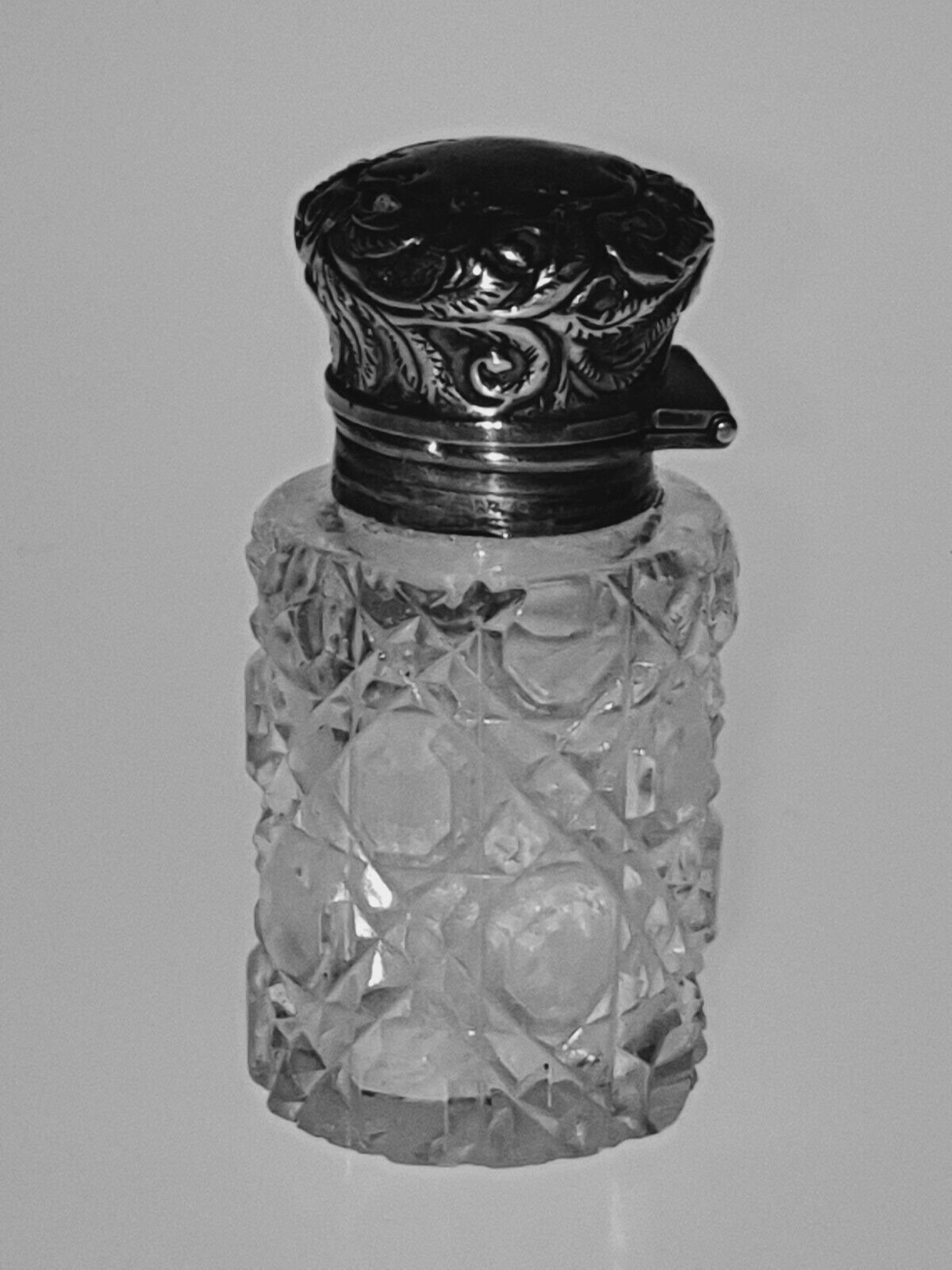 20-12 Stunning Perfume Bottle Cut Glass With Stopper Hallmarked Stirling Silver