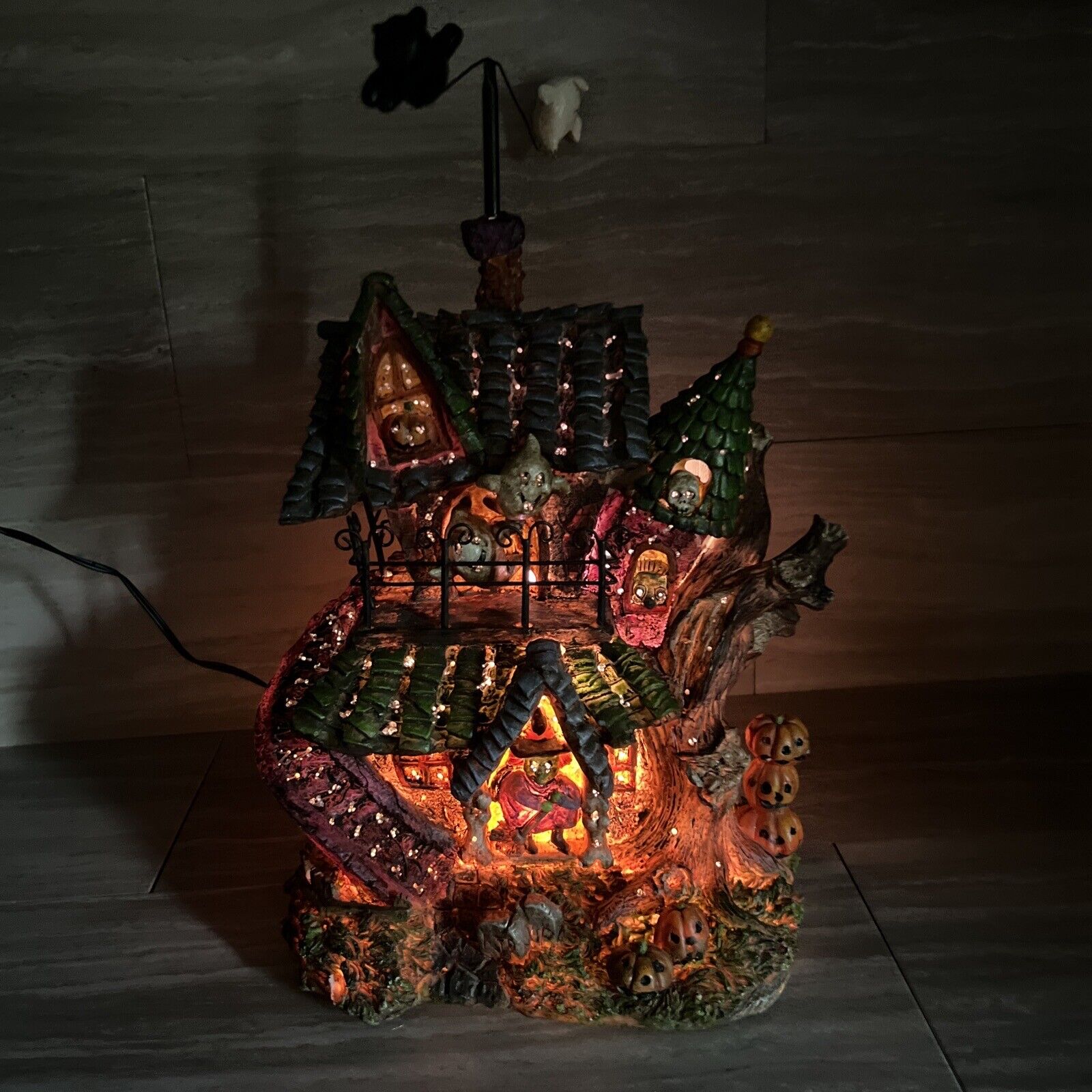 Fiber Optic Lighted Haunted House Rotating Ghost 2005 Halloween Witch Pumpkins