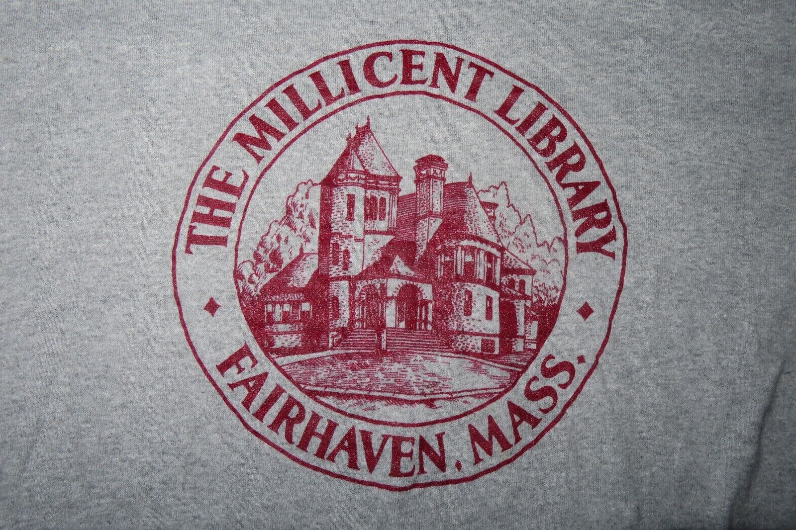 Vintage THE MILLICENT LIBRARY - FAIRHAVEN, MASS (MED) T-Shirt Single Stitch