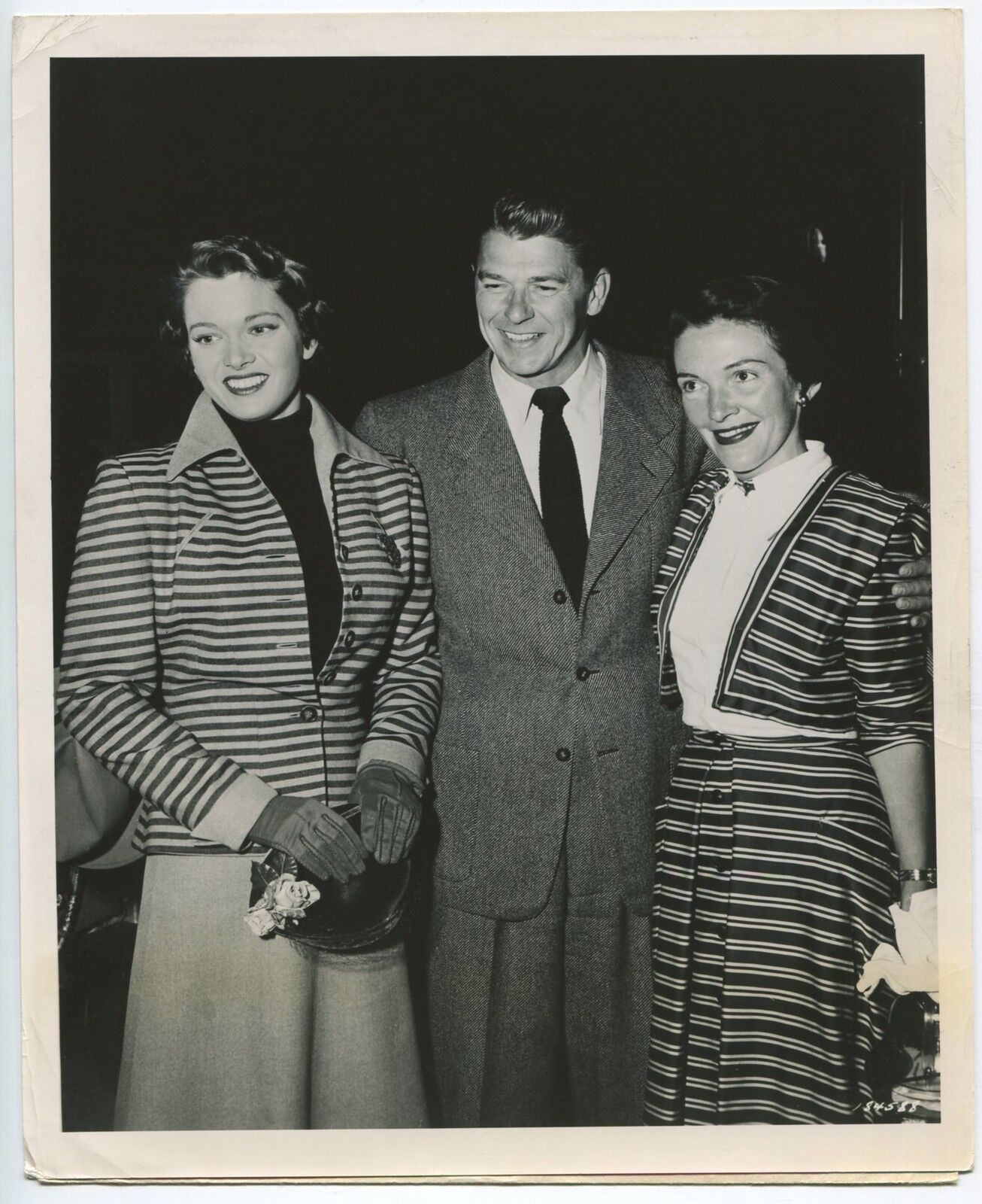 Ronald Reagan, Nancy Davis & Frances Rafferty 1953 Candid Photo J5179