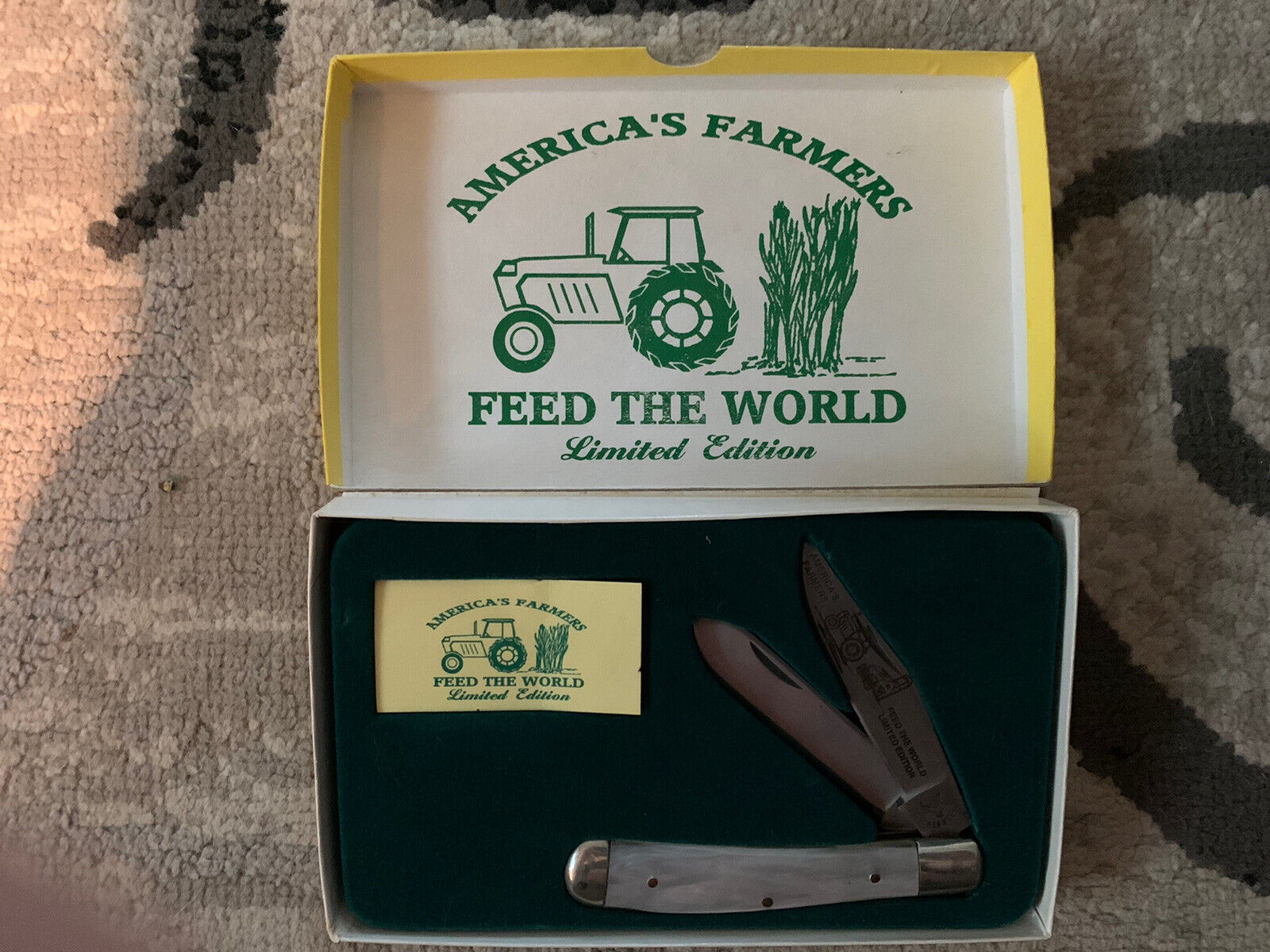 America\'s Farmers Feed the World Knife  Red  Deer  Limited Edition  NIB.  Rare.