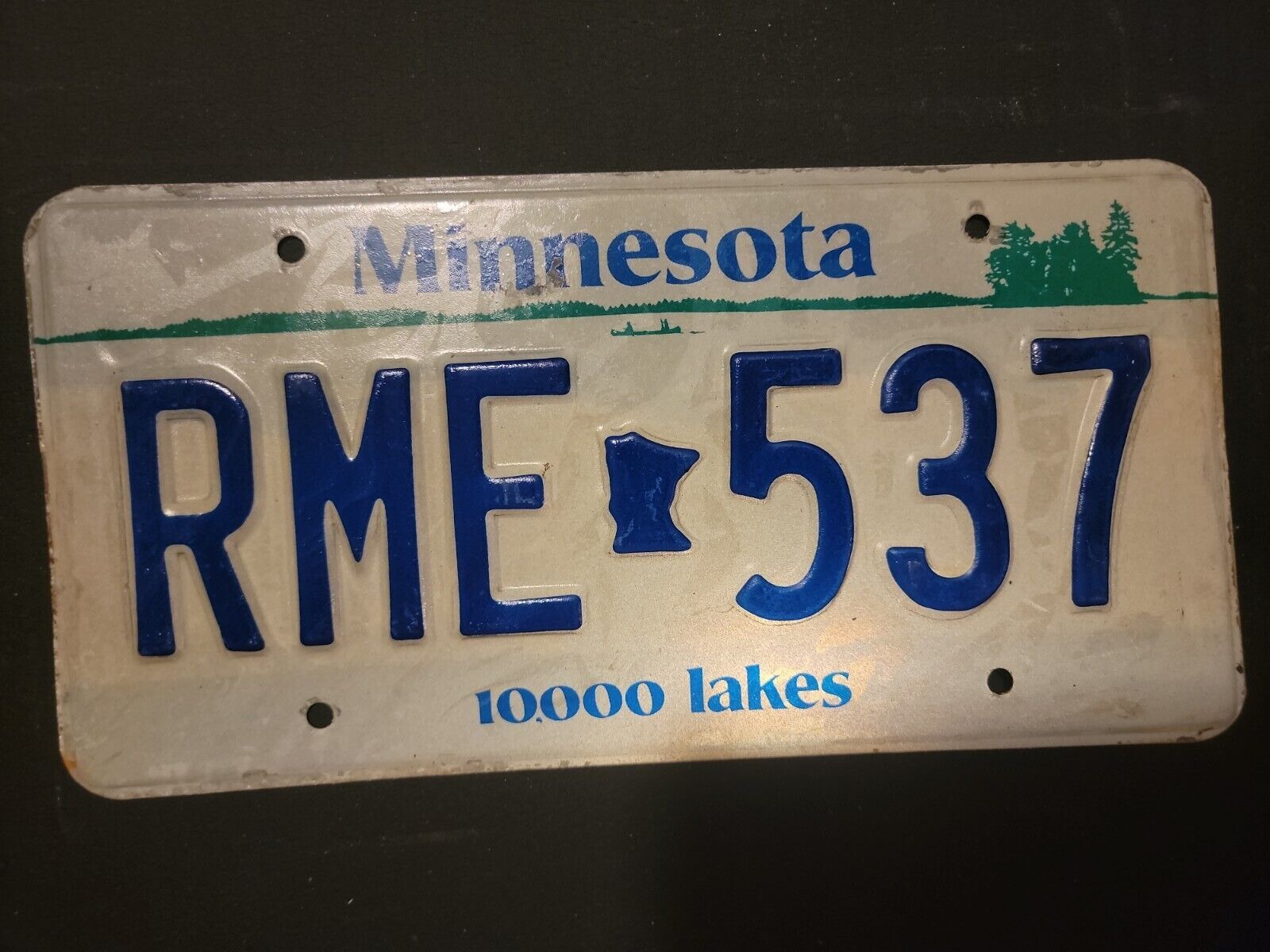 Vintage    MINNESOTA 10,000 LAKES License Plate RME - 537