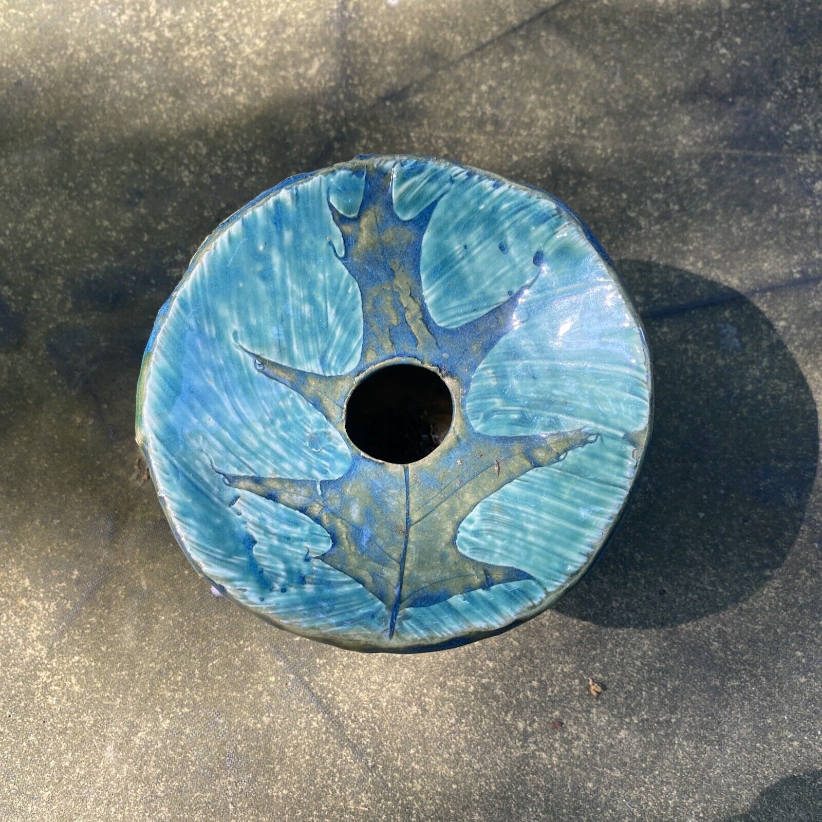 (1) Trendy Blue & Green Leaf Design Nature Theme Cut Flower Pottery Vase