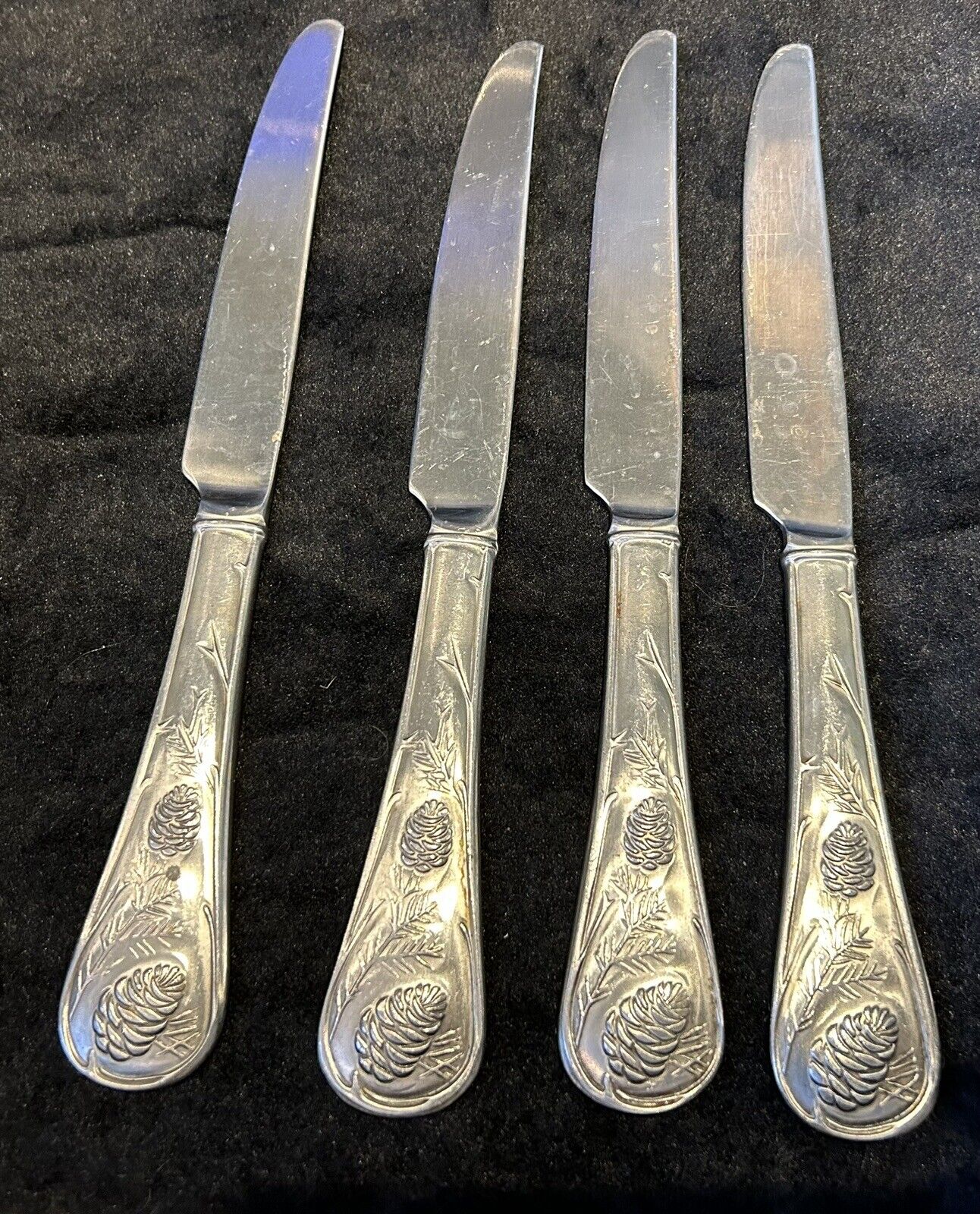 Set of 4 Cambridge Stainless PINE CONE Dinner Knives Satin 9 1/4\