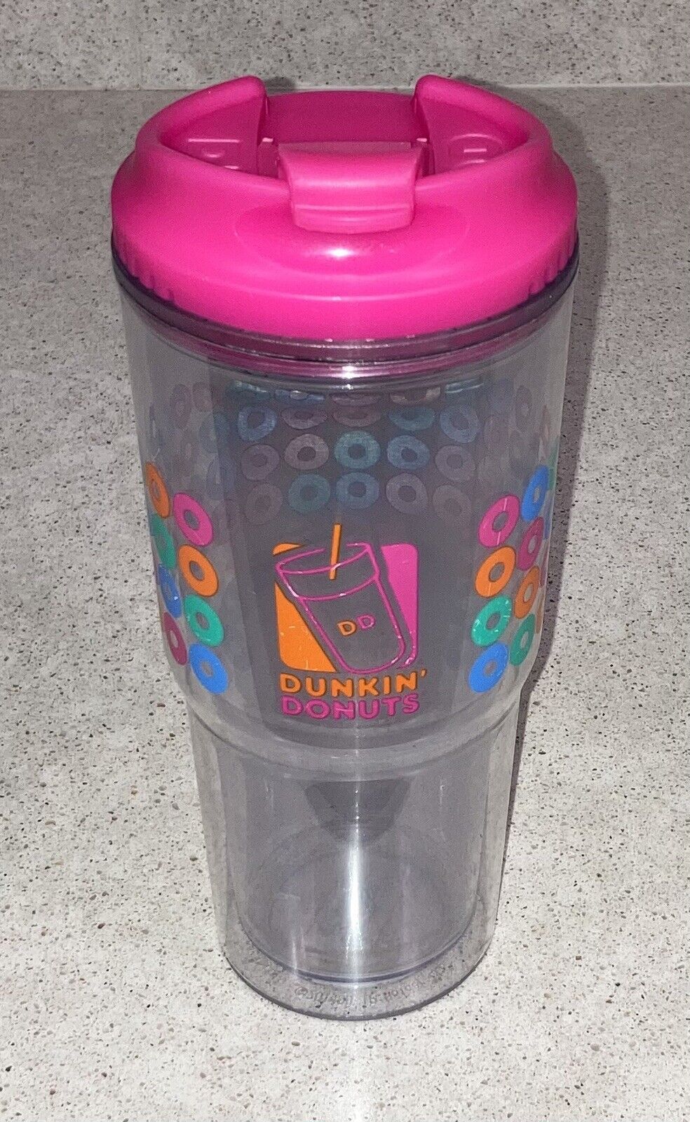 2014 DUNKIN DONUTS 24 OUNCE PLASTIC TRAVEL MUG WITH PINK LID