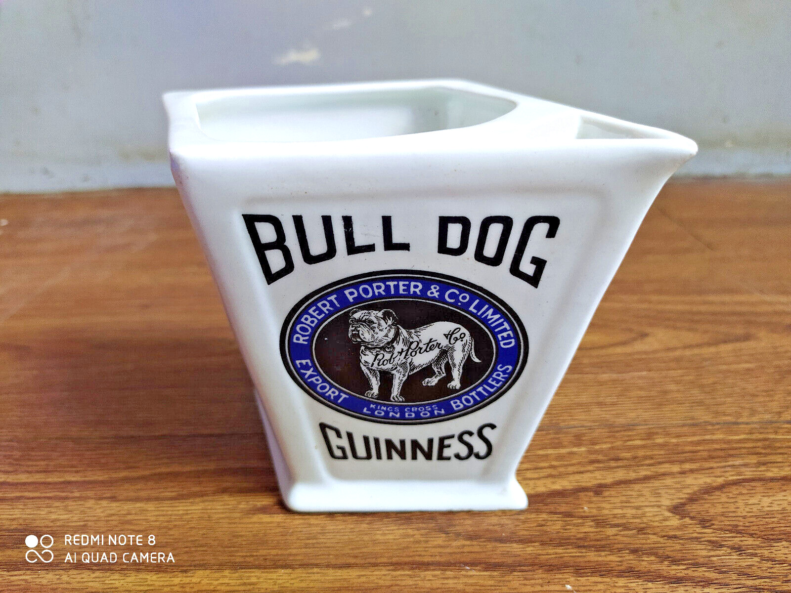 Rare vintage ROBERT PORTER & Co LTD BULL DOG GUINNESS advertising mug of 40's.