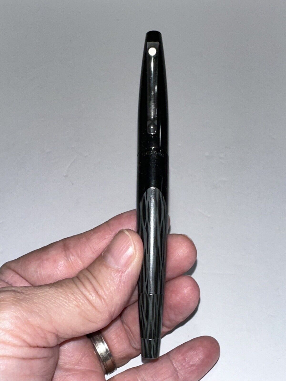 Vintage Sheaffer USA 585 fountain Pen with 14k gold nib Gray Black