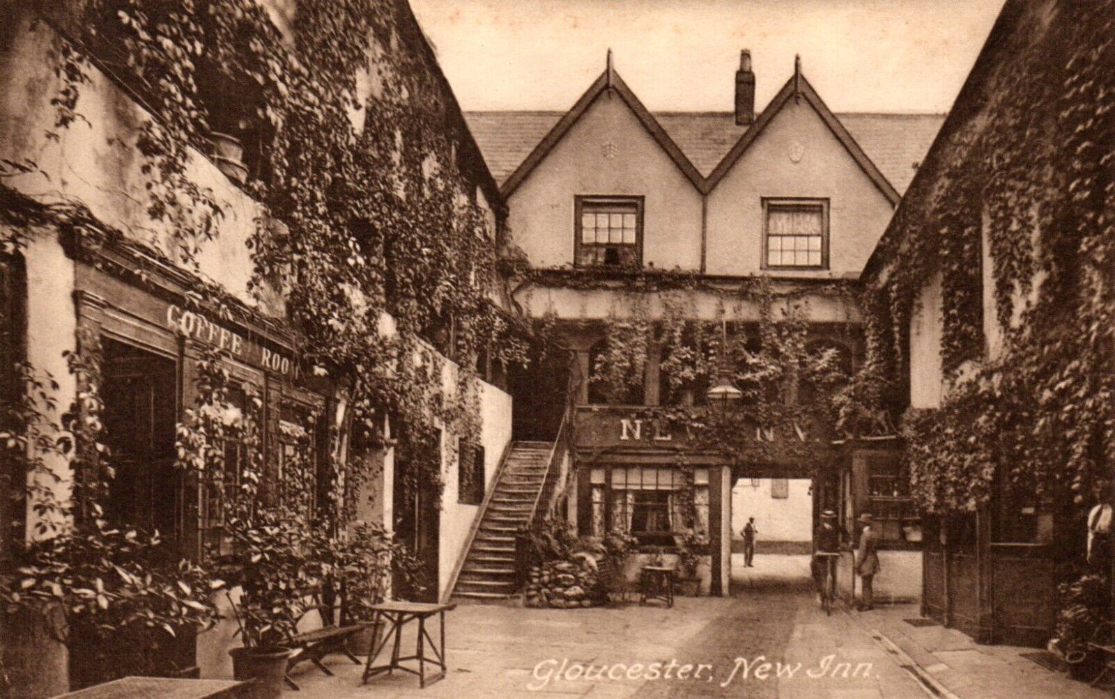 New Inn Gloucester England Postcard