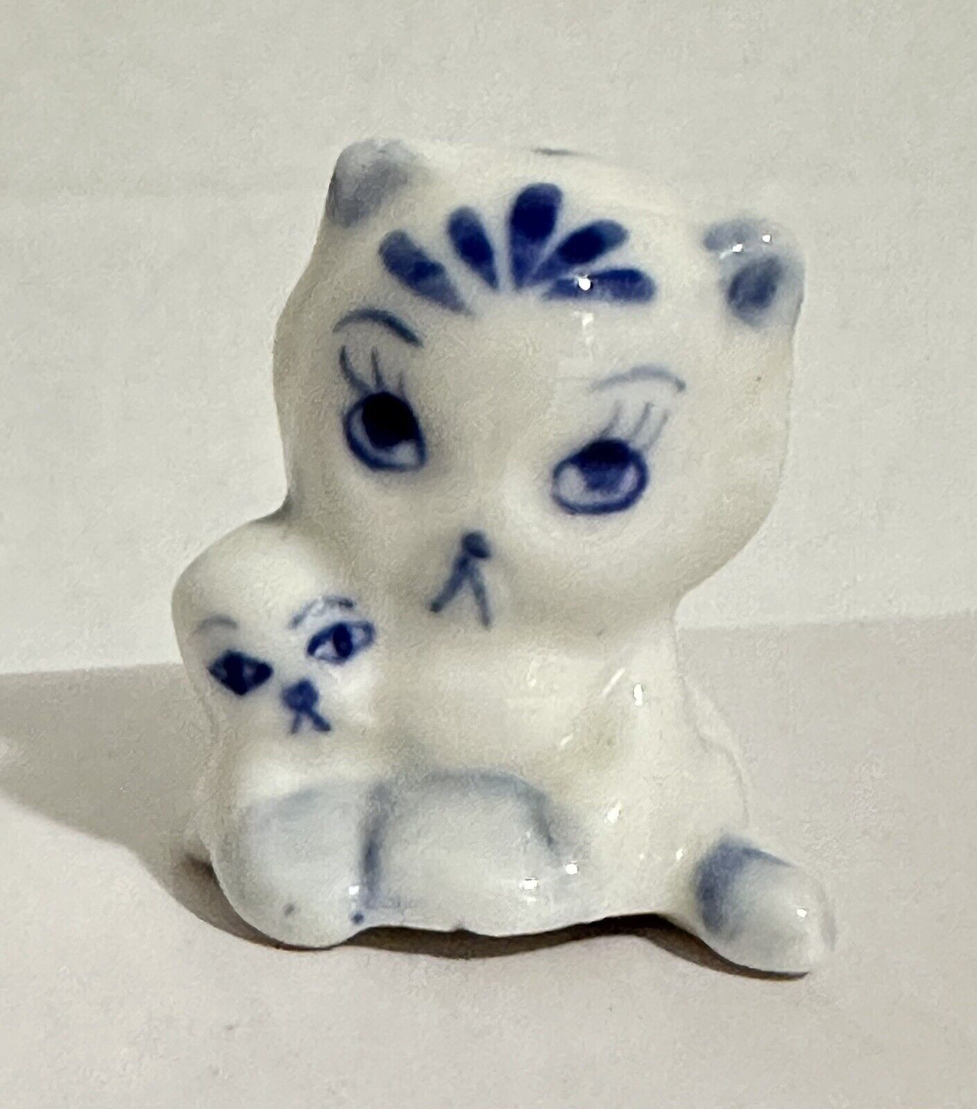 Vintage Enesco Miniature Cat with Kitten Figurine Blue and White Delft Porcelain