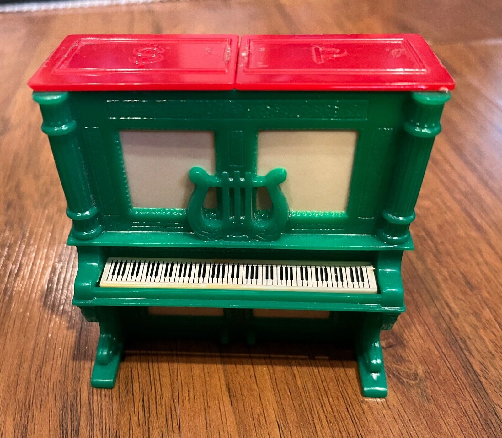 Vintage Plastic Piano Salt & Pepper Shaker  Set