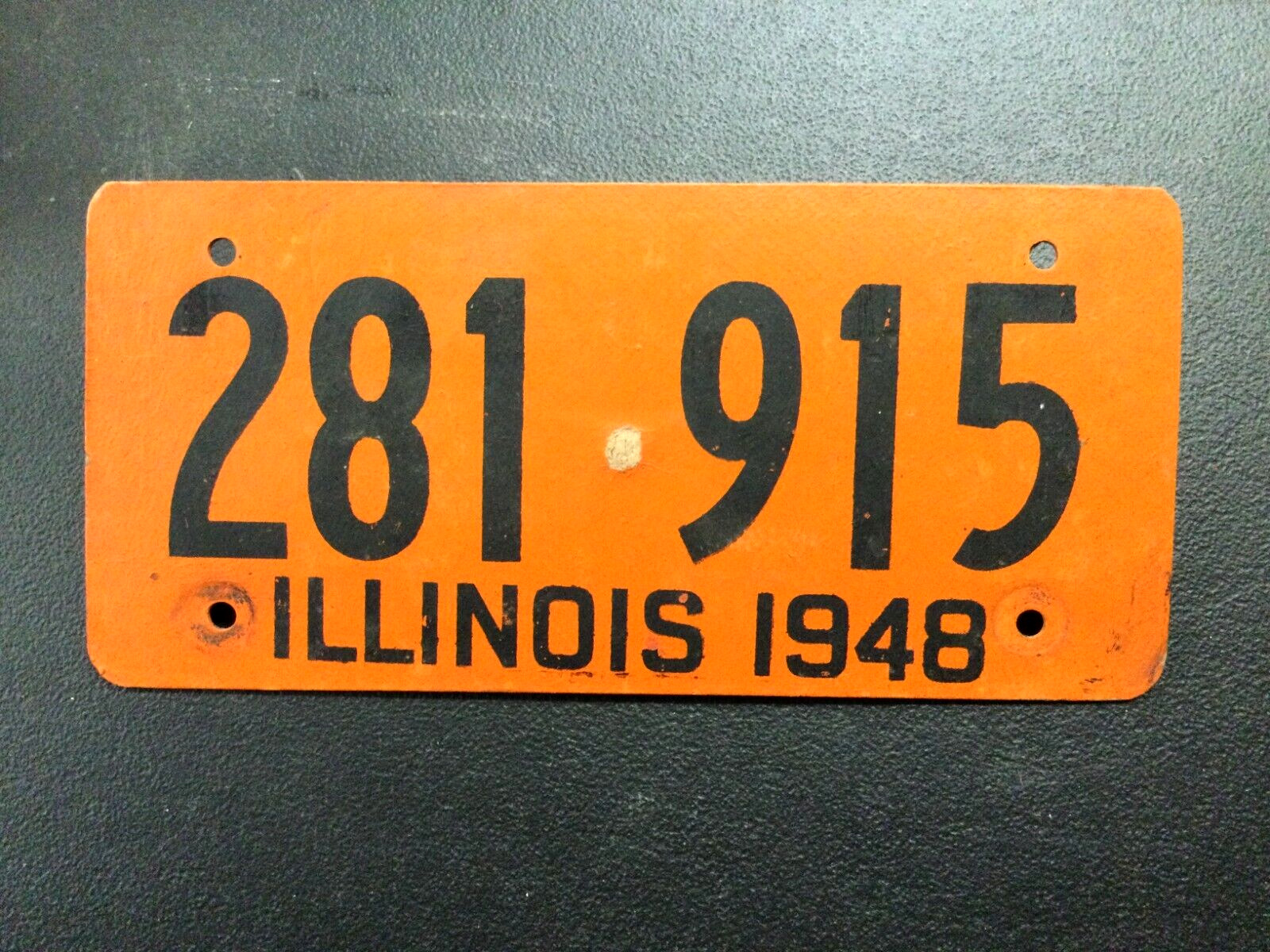 1948 ILLINOIS FIBERBOARD LICENSE PLATE 281 915