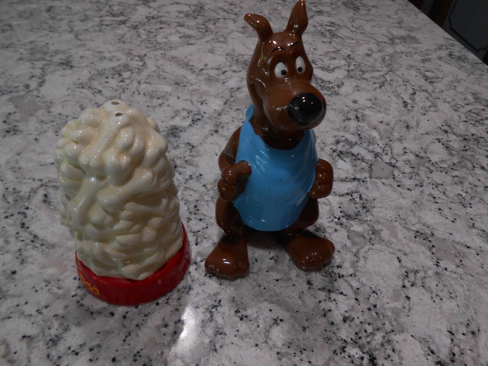 Vintage Scooby Doo dog bones bowl Warner Bros salt pepper shakers set