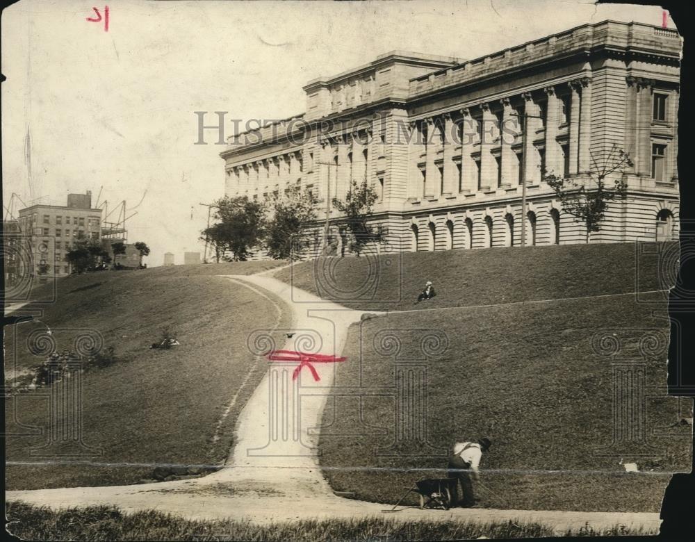 1913 Press Photo New Courthouse and Setting - cva82547
