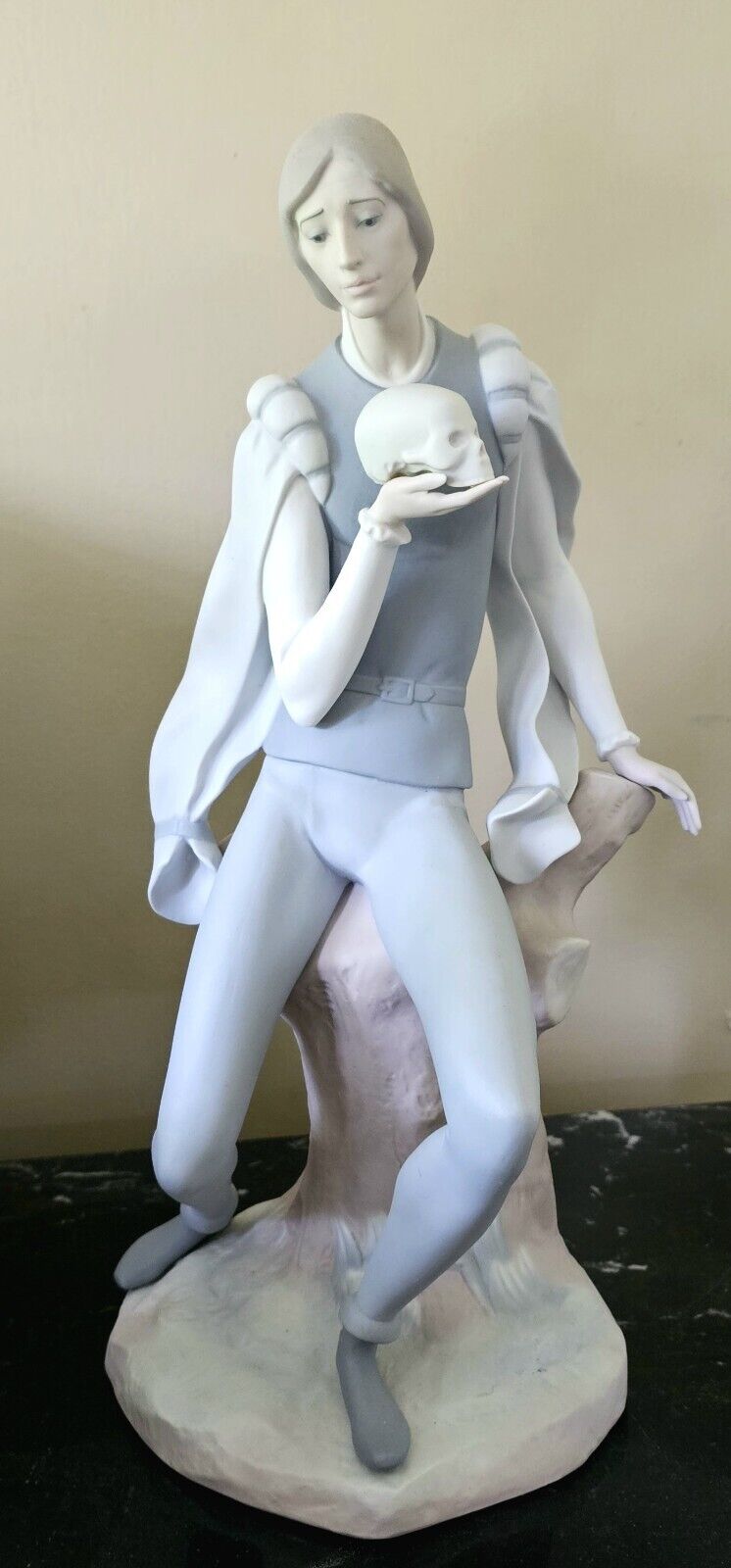 HTF LLadro HAMLET HOLDING YORICK'S SKULL Large Figurine. 16