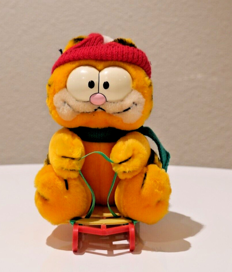 Vintage 1981 Garfield Stuffed Cat Takes the Mountain 9\