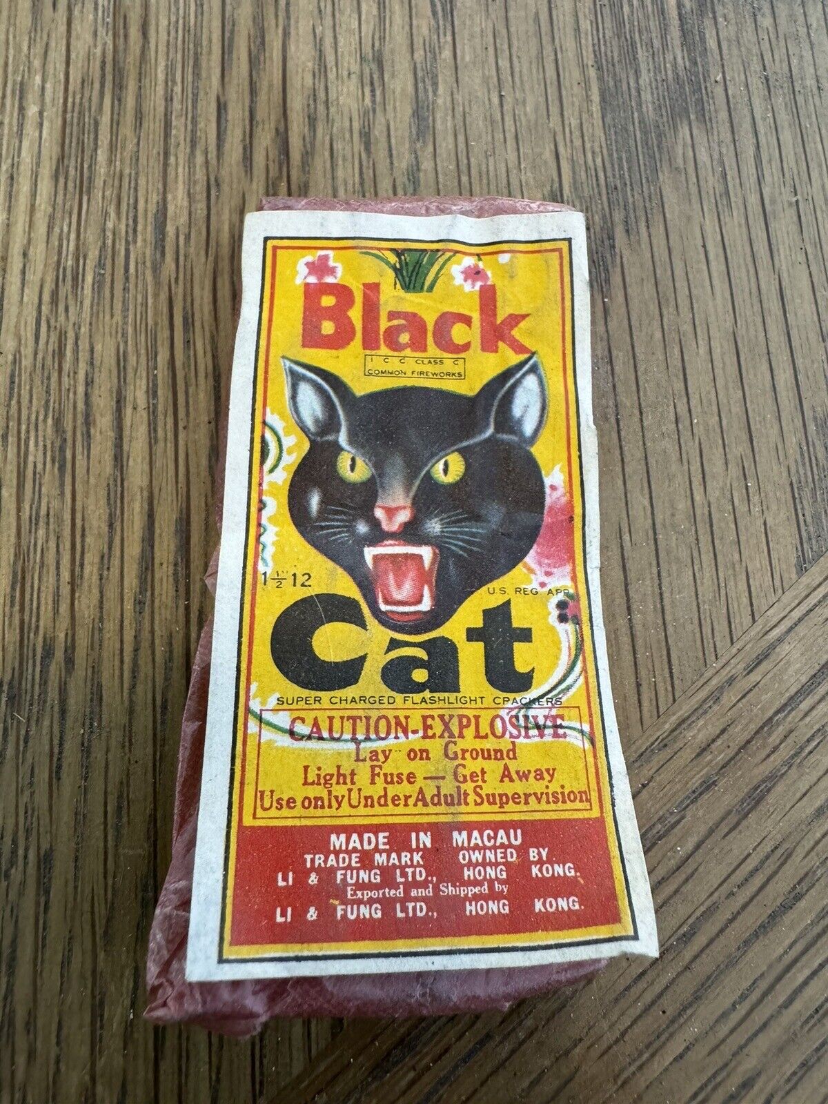 1970s BLACK CAT paper LABEL firecracker firework packaging LI & FUNG 1-1/2 12