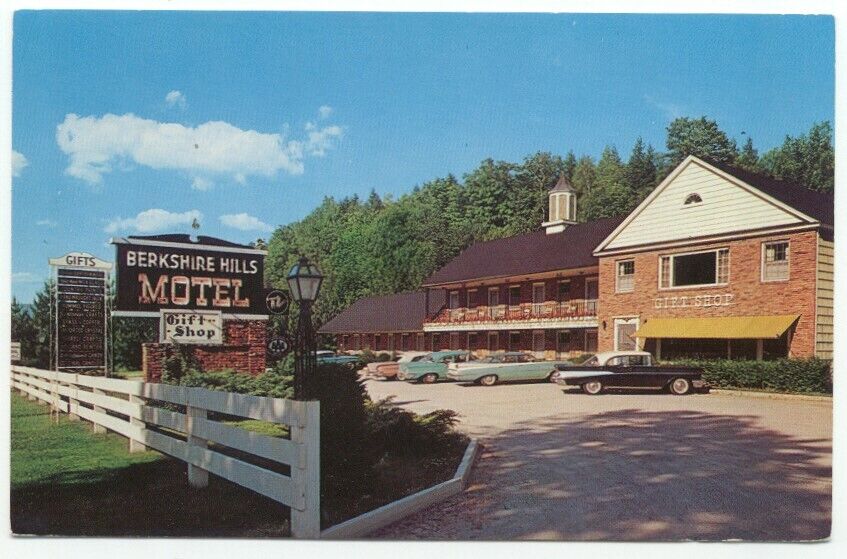 Williamstown MA Berkshire Hills Motel Old Cars Postcard Massachusetts