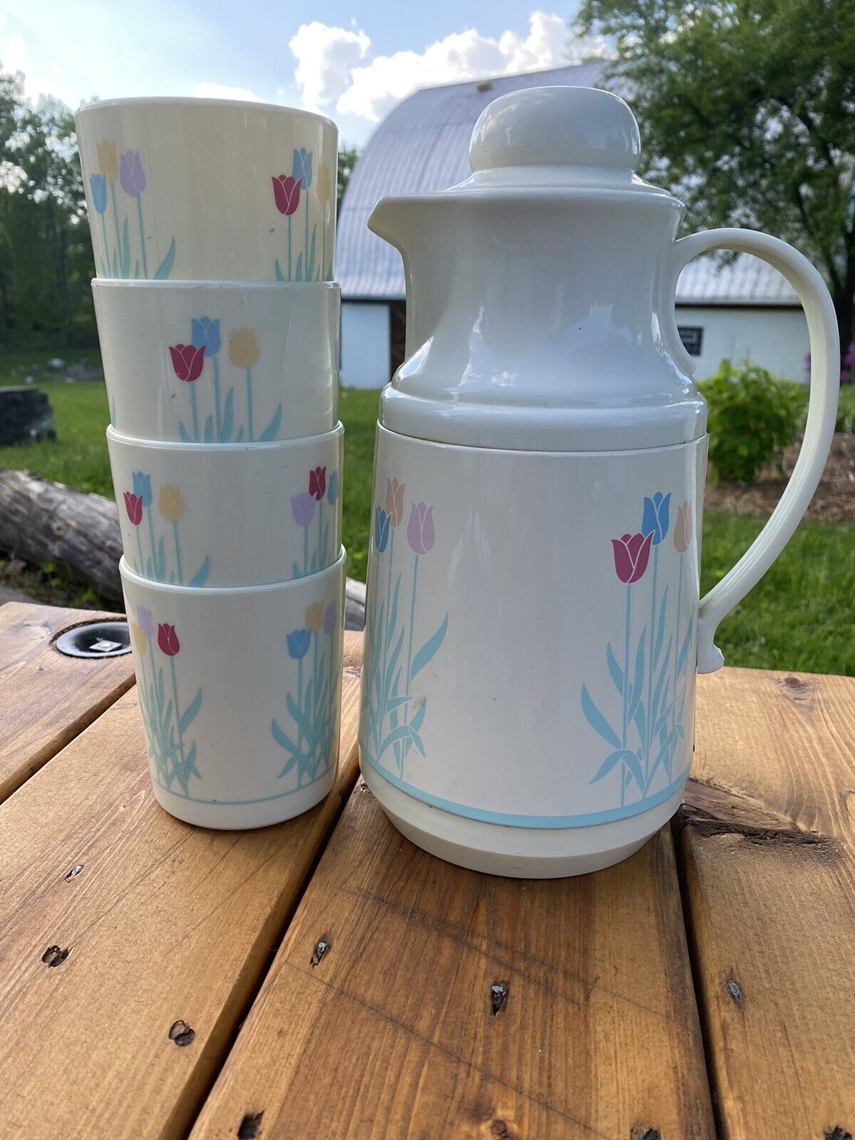 Vintage Plastic Outdoor  Pitcher With Tulip Design And 4 Matching Tumblers