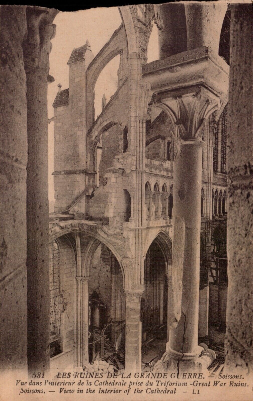 Postcard Les Ruines De La Grande Guerre view in the interior of the Cathedral